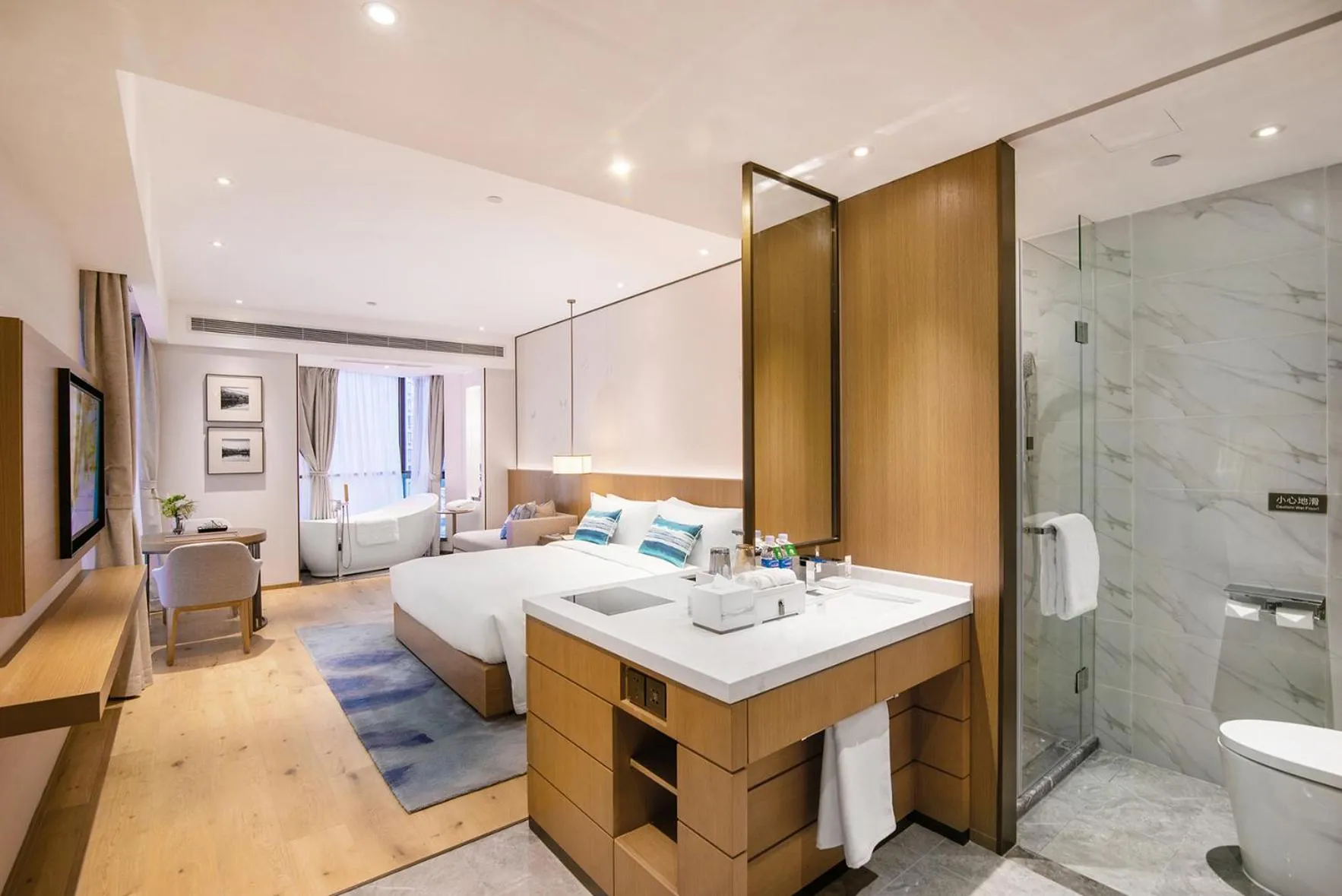 Bathroom, Bed in Argyle Resort Dali Yueyun