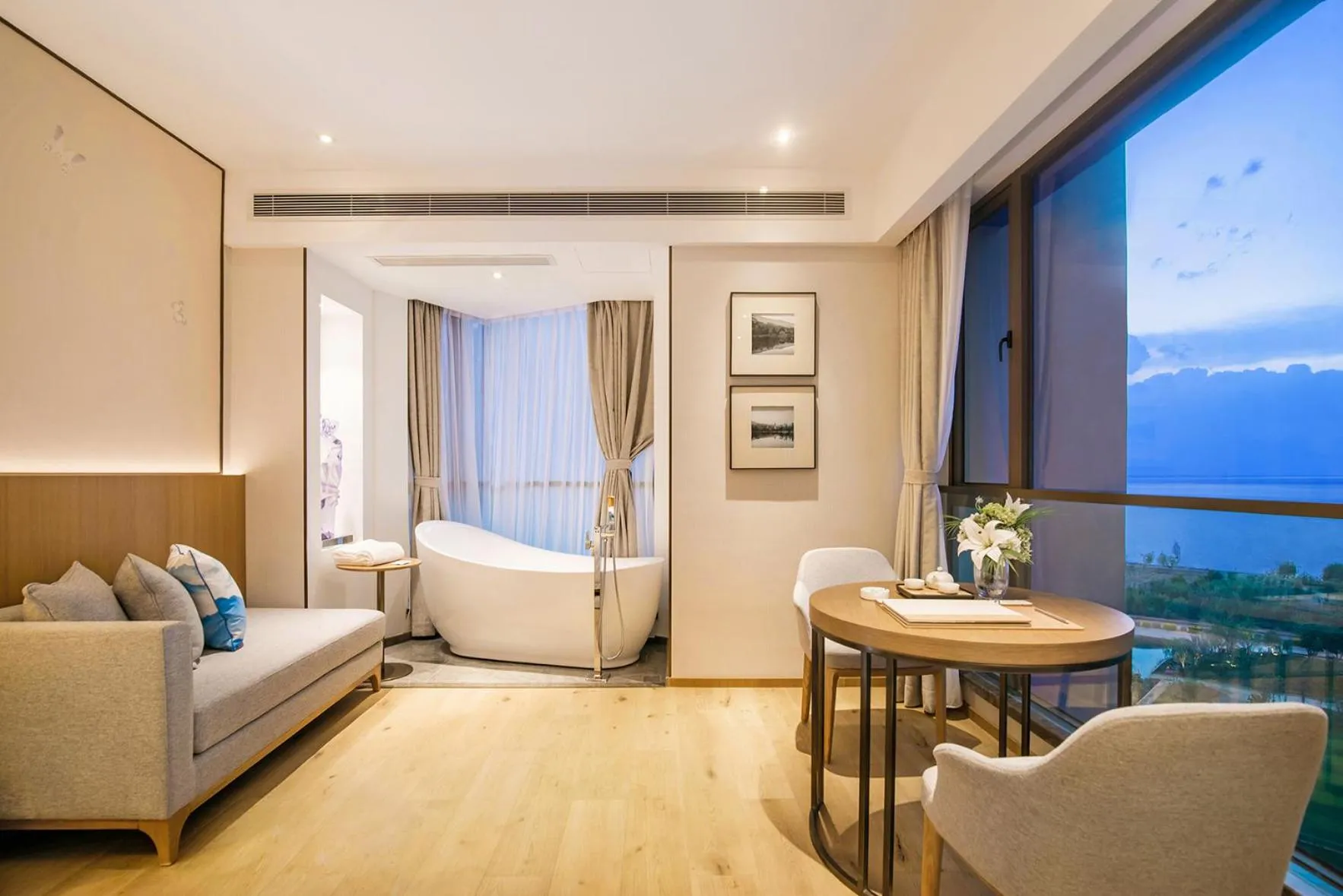 Living room, Bed in Argyle Resort Dali Yueyun