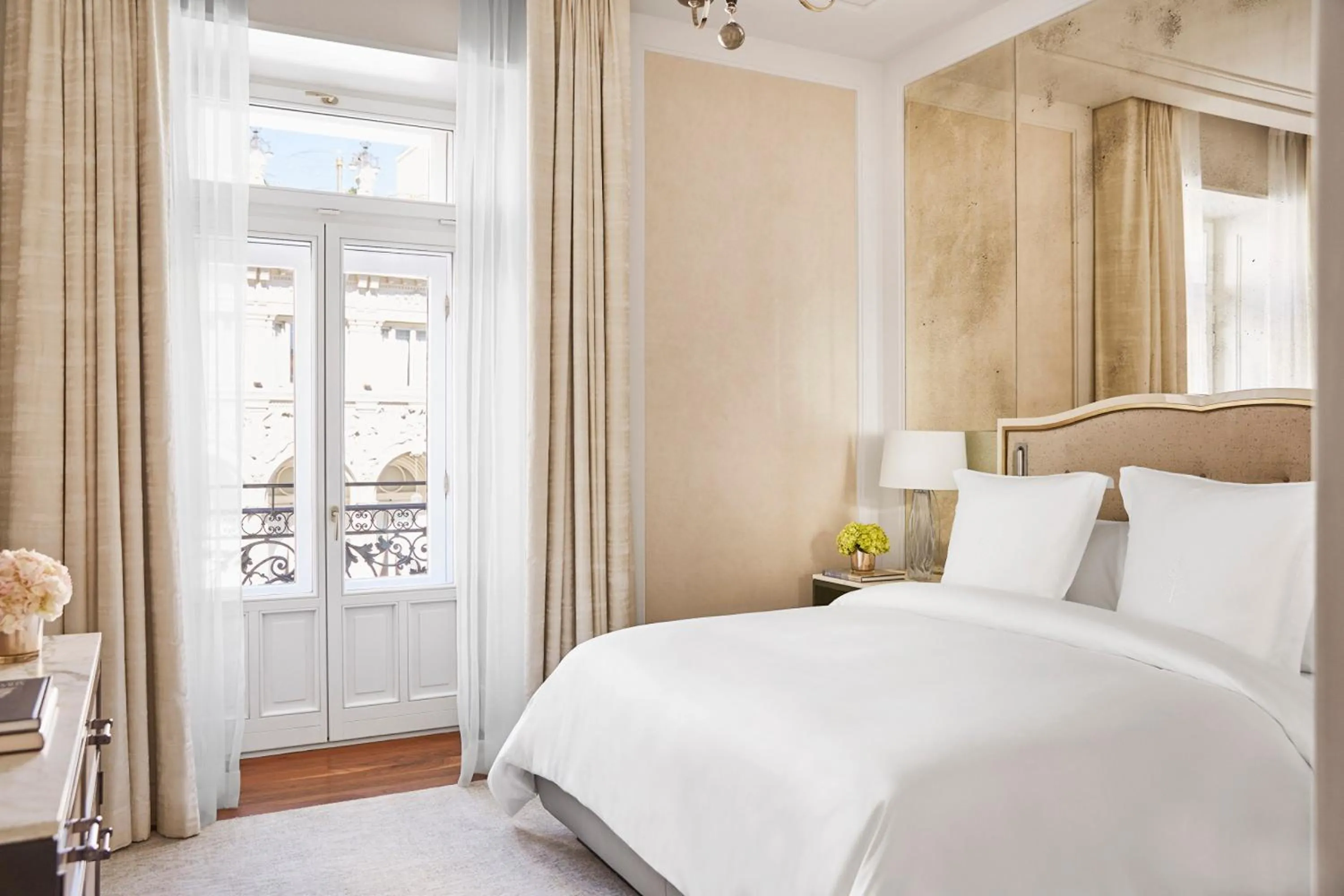 Guests, Bed in Four Seasons Hotel Madrid