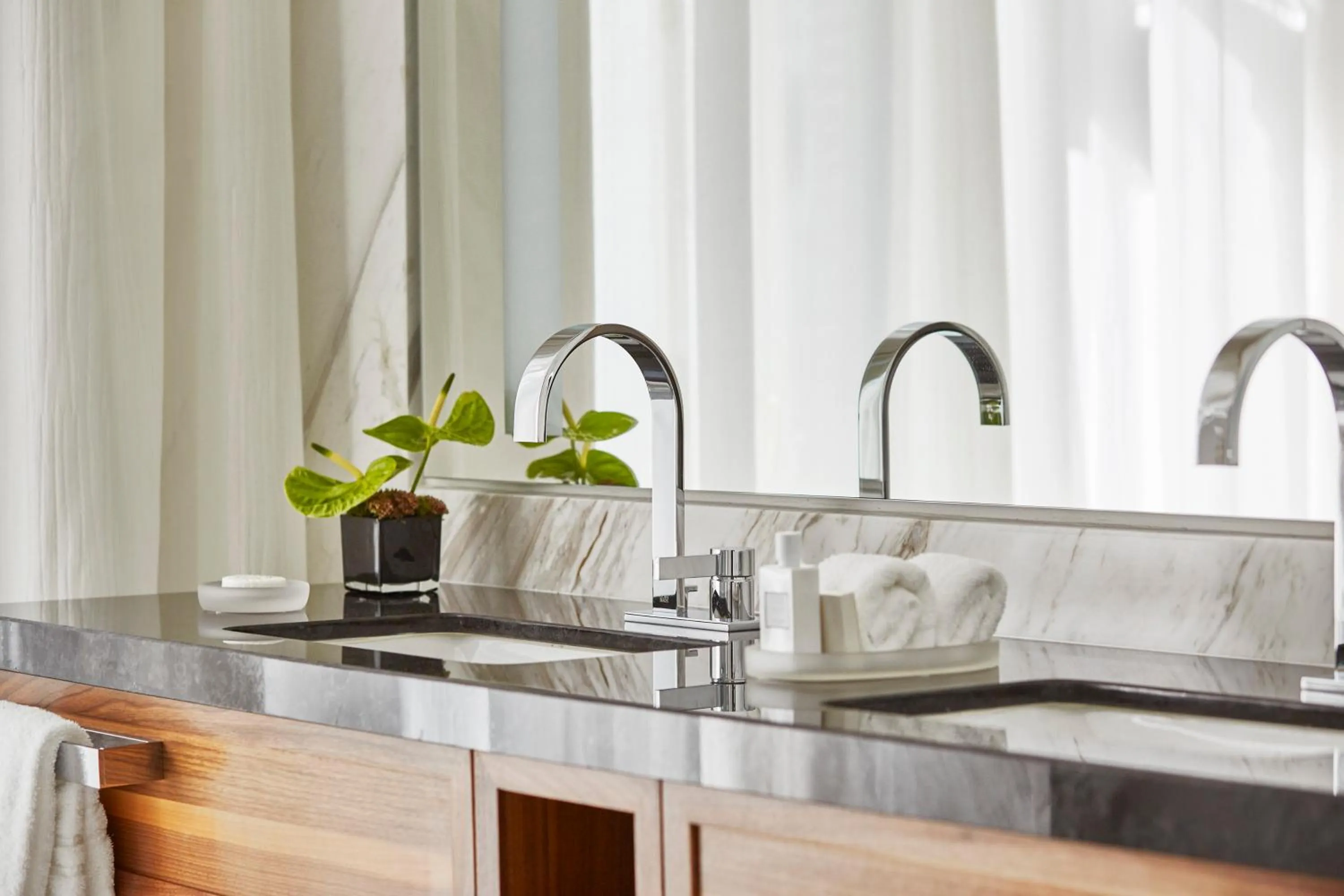 Deluxe Sevilla in Four Seasons Hotel Madrid