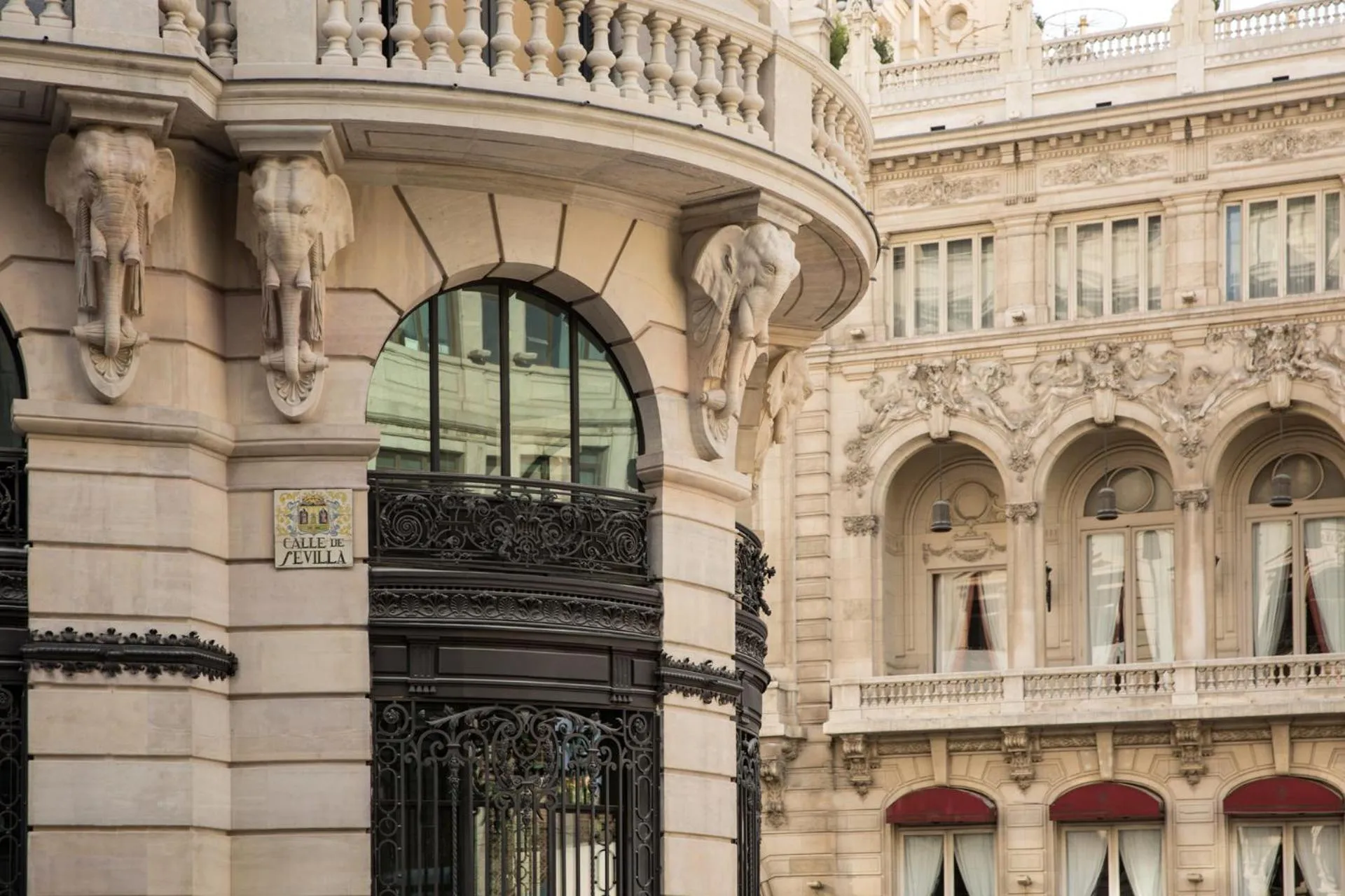 Property building in Four Seasons Hotel Madrid