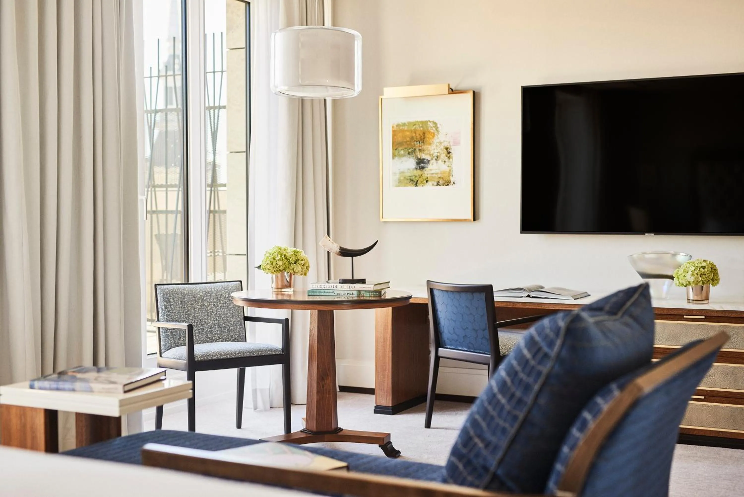 Living room in Four Seasons Hotel Madrid