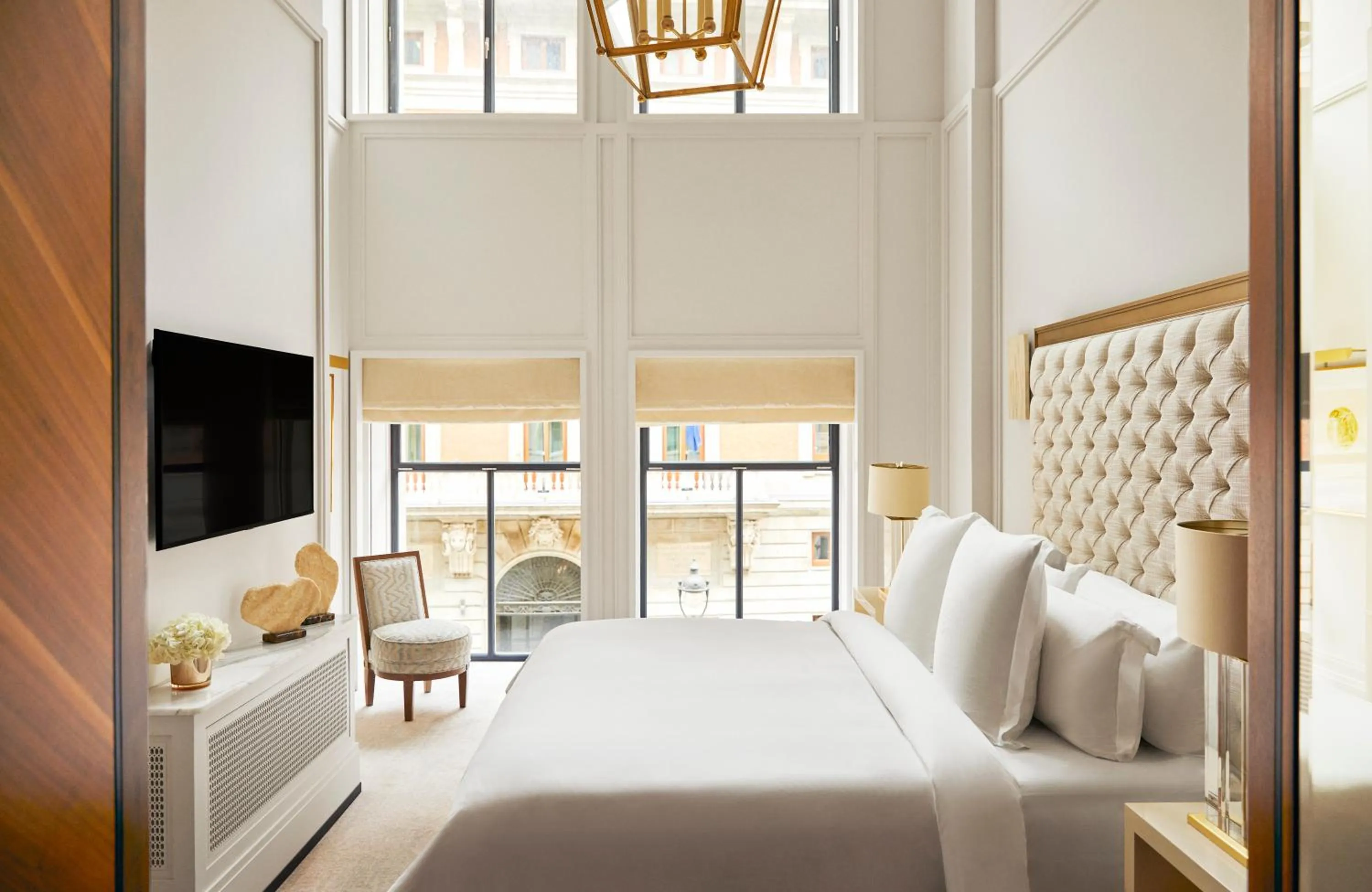 Bedroom, Bed in Four Seasons Hotel Madrid