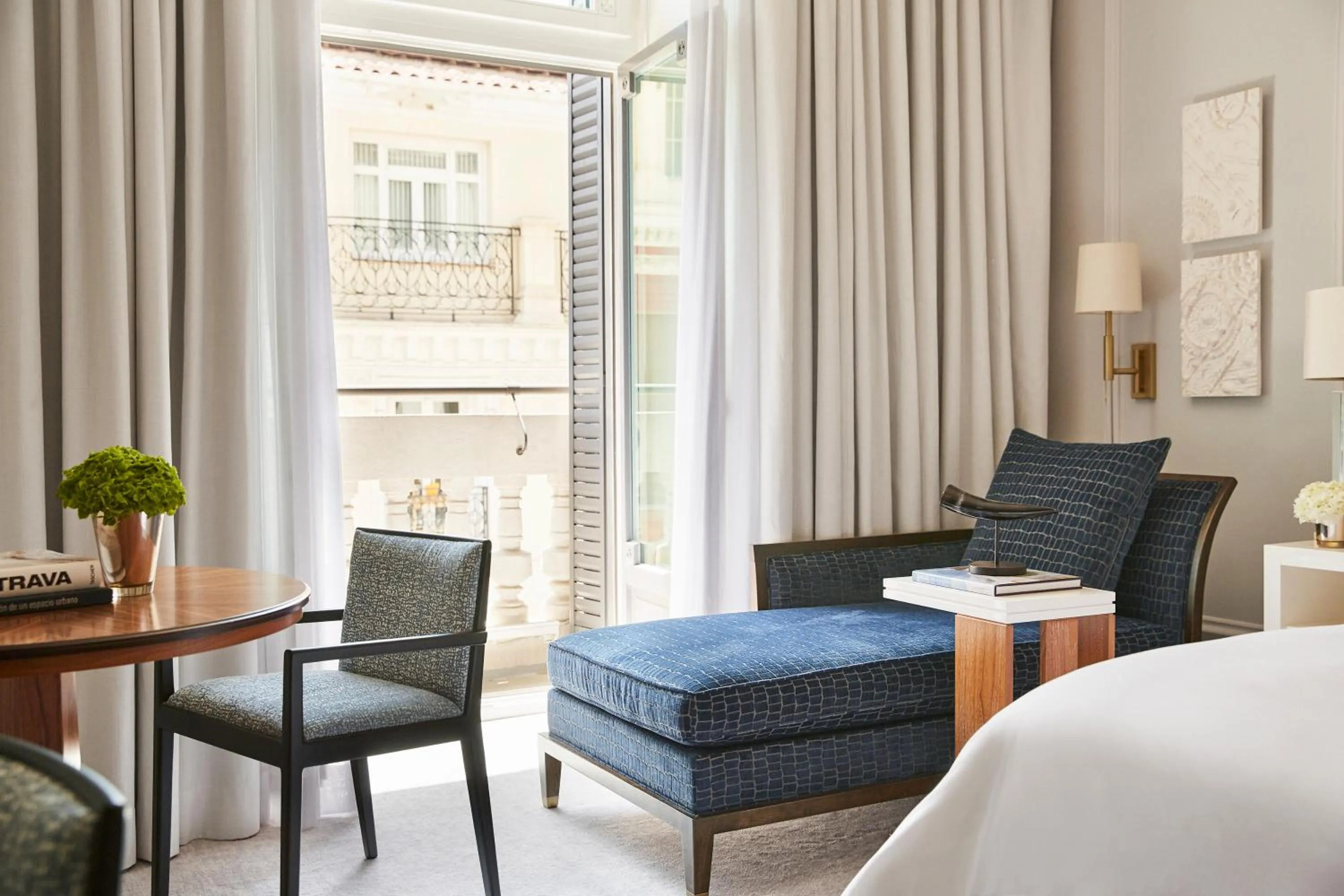 View (from property/room), Bed in Four Seasons Hotel Madrid