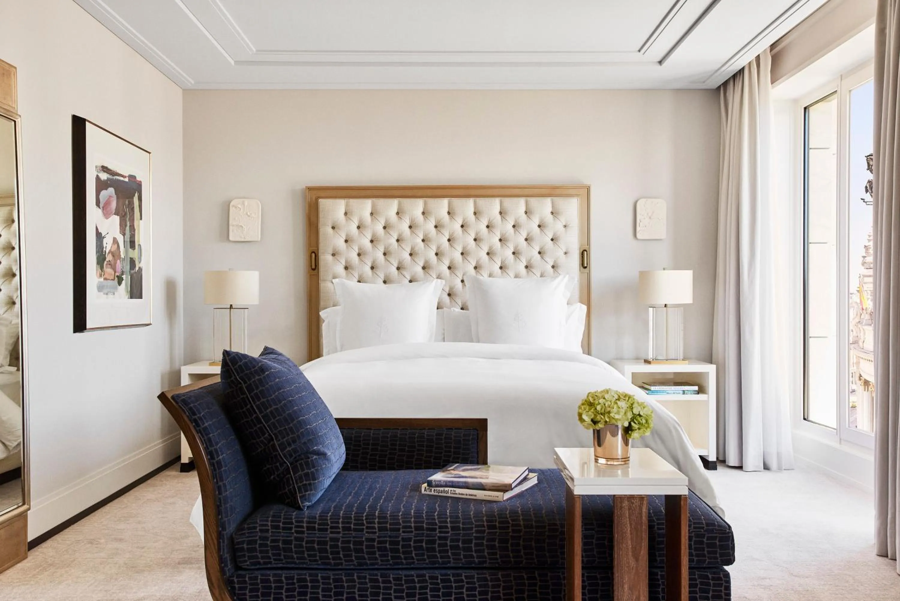Photo of the whole room, Bed in Four Seasons Hotel Madrid