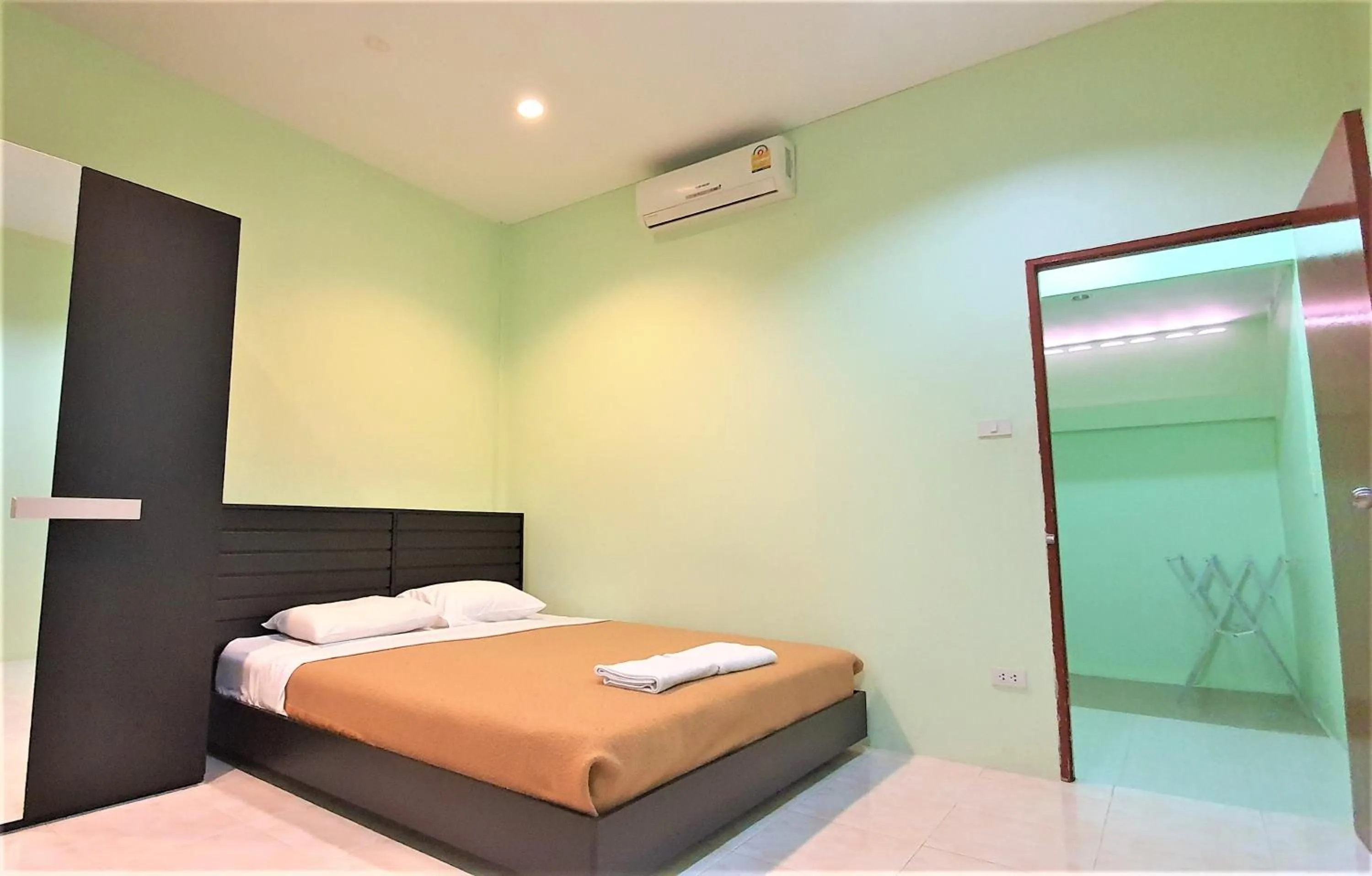 Bed in Chalong Stay Well by Palai Seafood