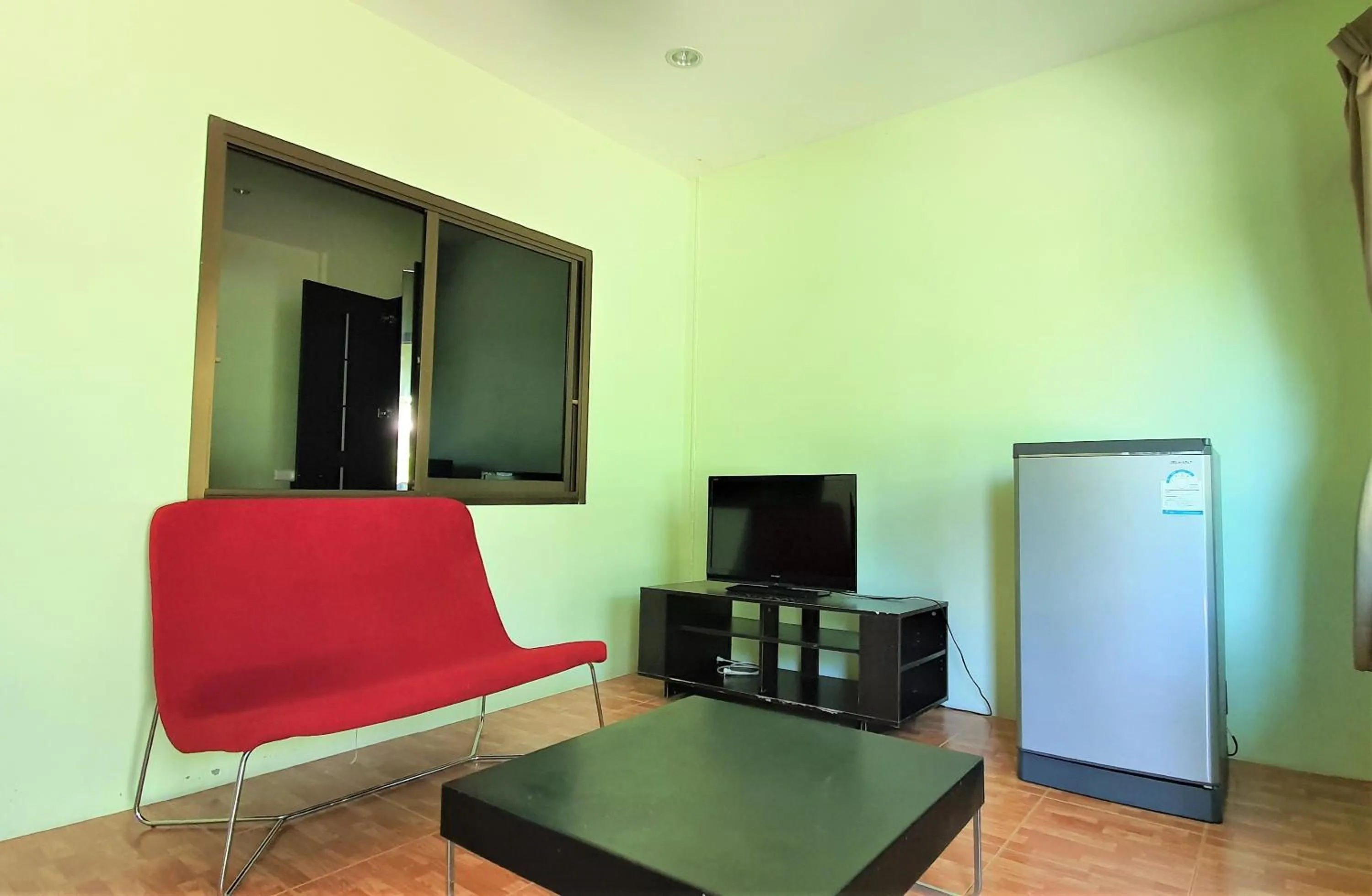 TV and multimedia in Chalong Stay Well by Palai Seafood