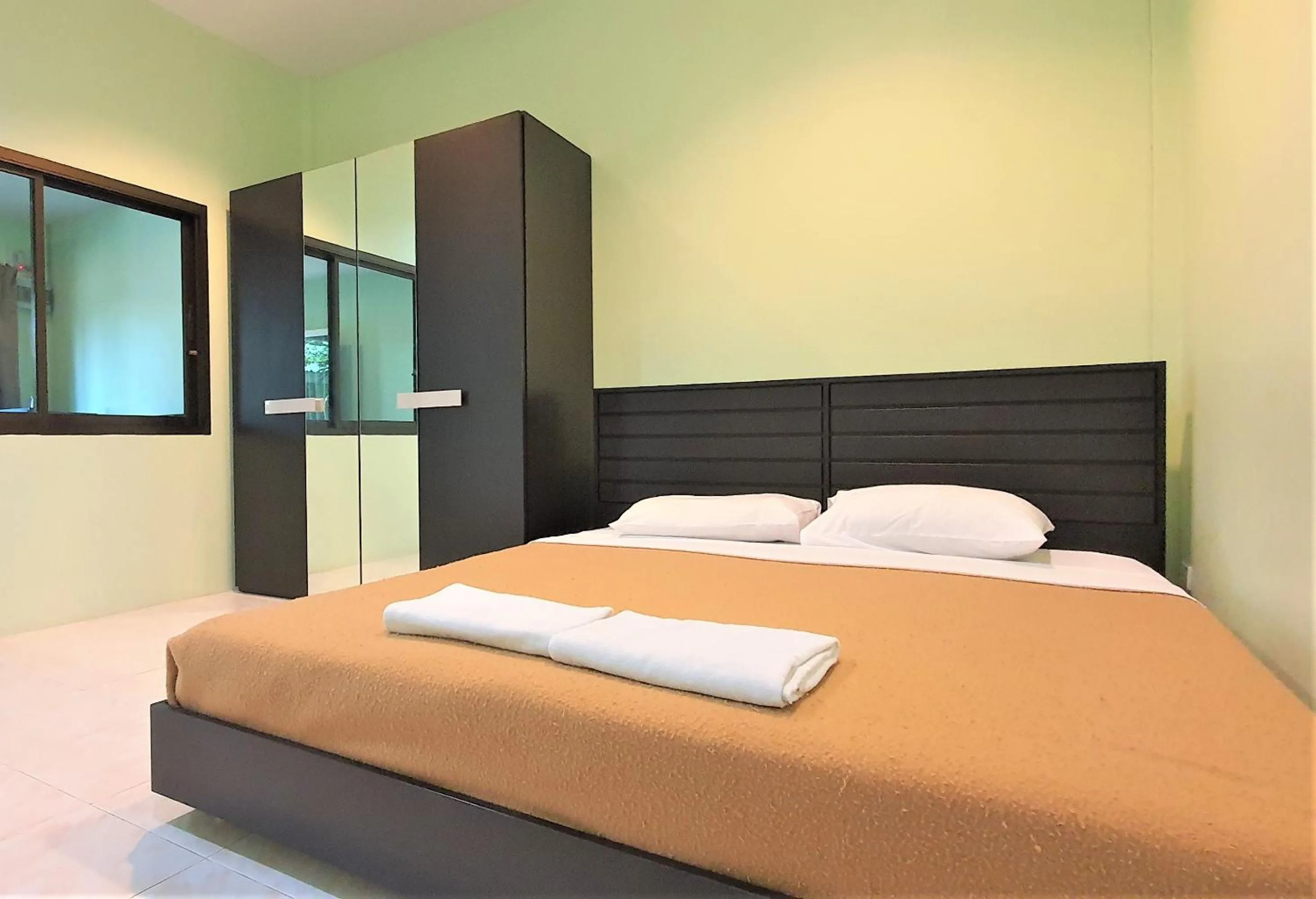 Bed in Chalong Stay Well by Palai Seafood