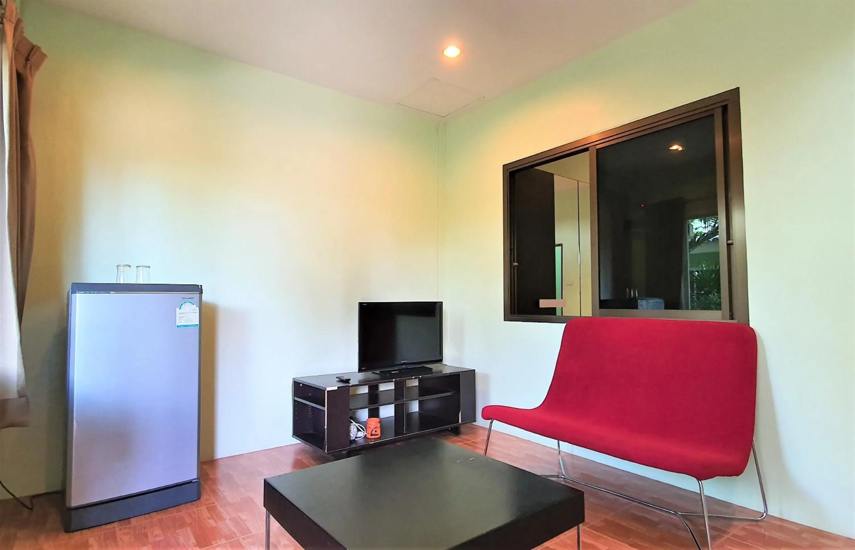 TV and multimedia in Chalong Stay Well by Palai Seafood