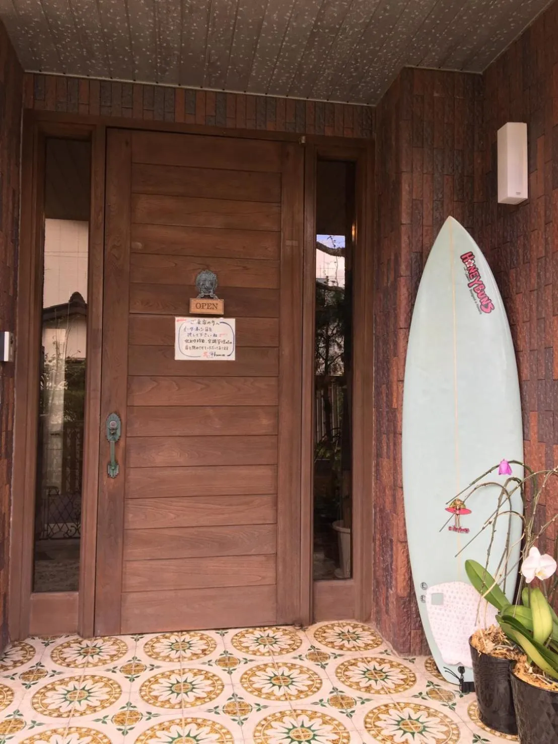 Facade/entrance in Kami House