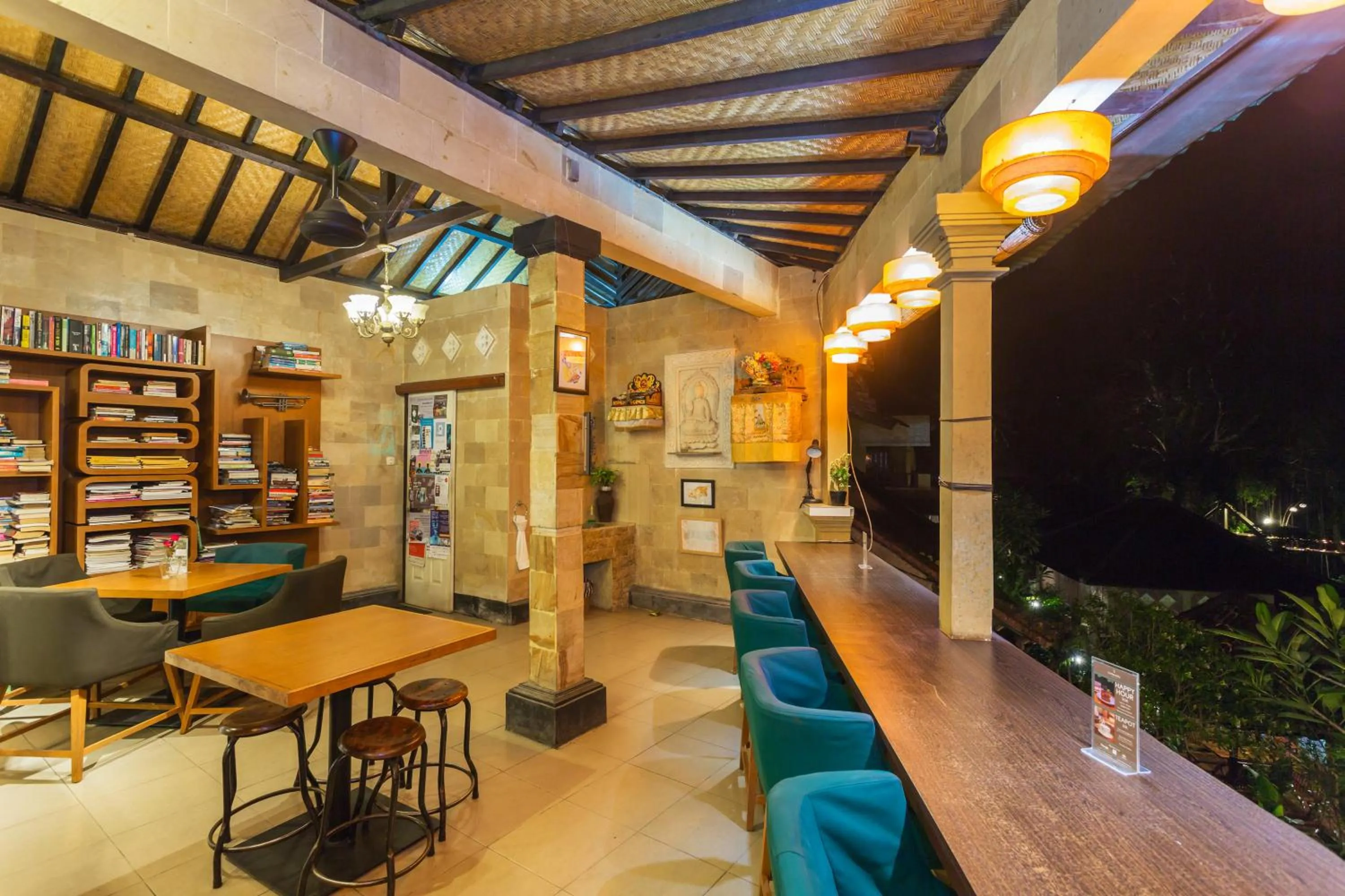 Restaurant/places to eat in Ani's Villas