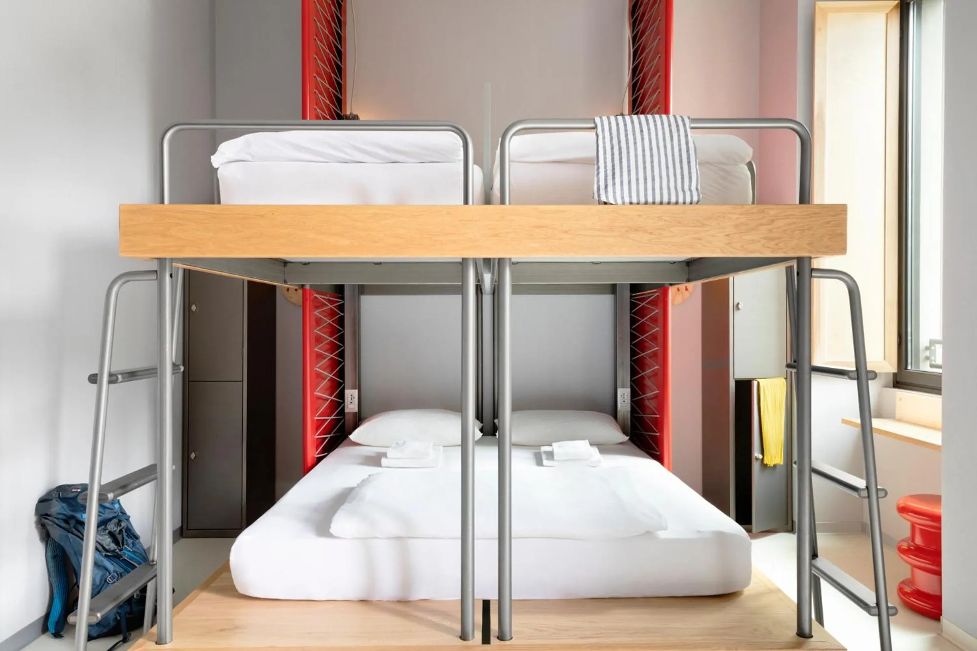 Bedroom, Bed in Combo Torino