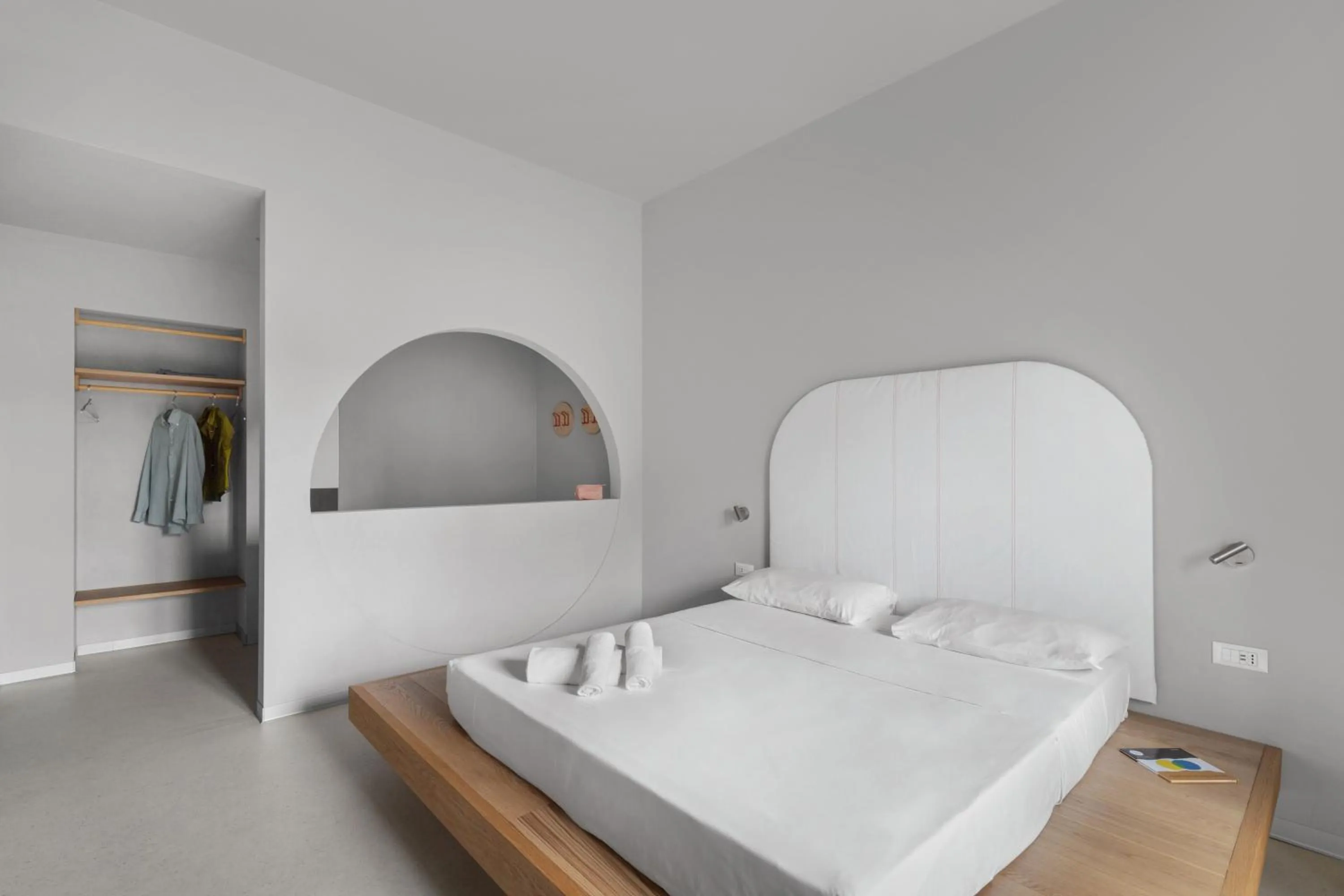 Bedroom, Bed in Combo Torino