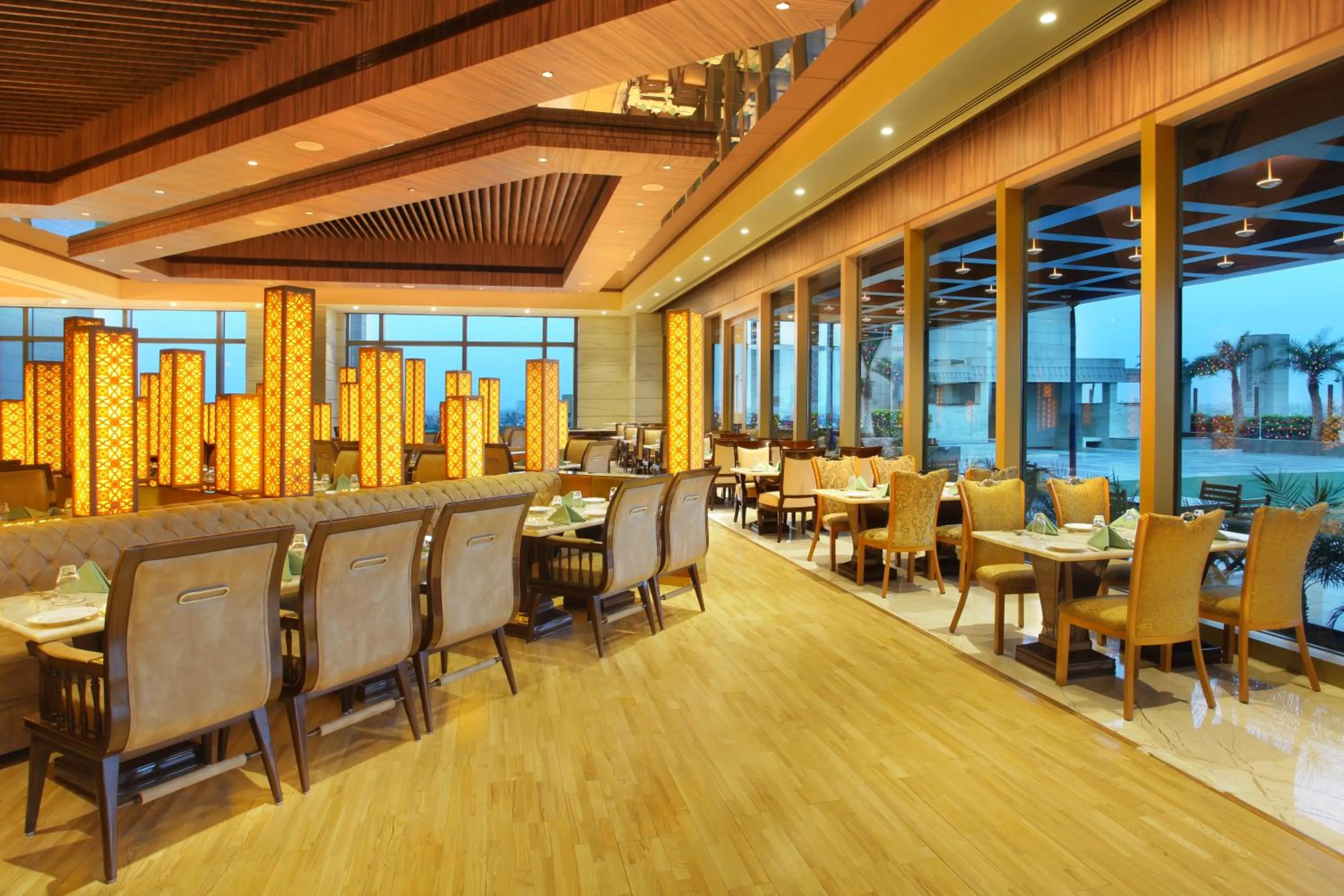 Restaurant/places to eat in Seven Seas Hotel