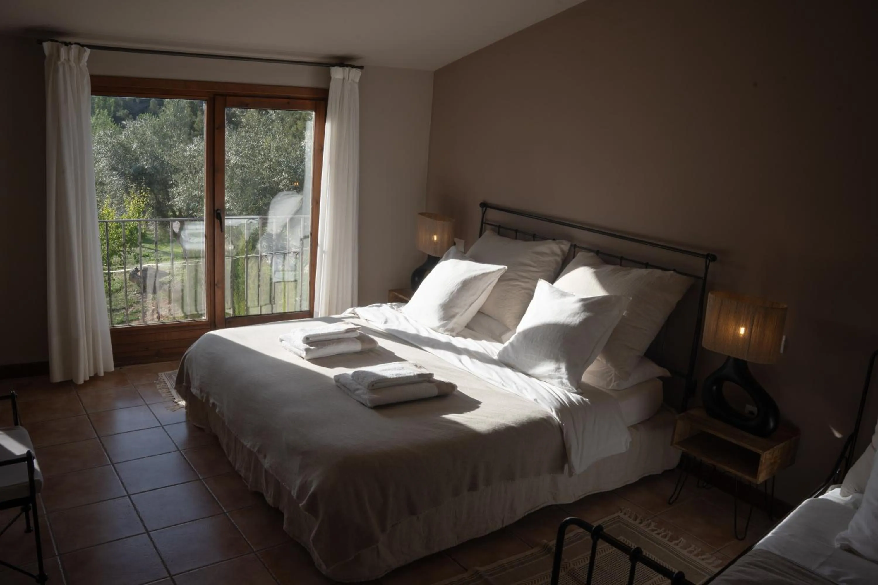 Bedroom, Bed in Hotel Hort De Fortunyo