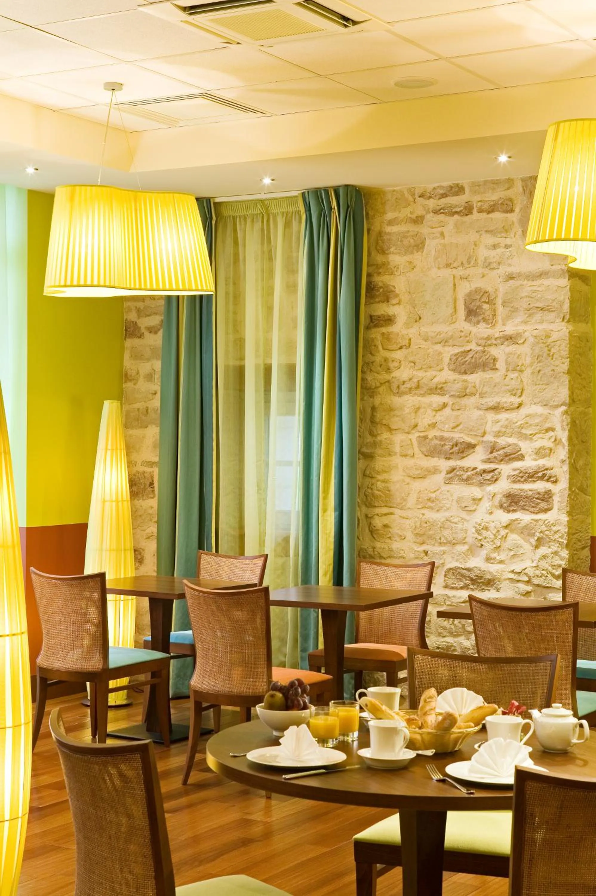 Restaurant/places to eat in Le Clos Rebillotte