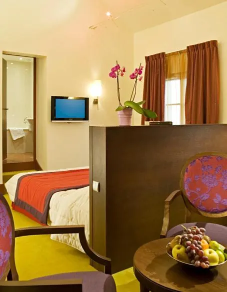 Bedroom, Bed in Le Clos Rebillotte