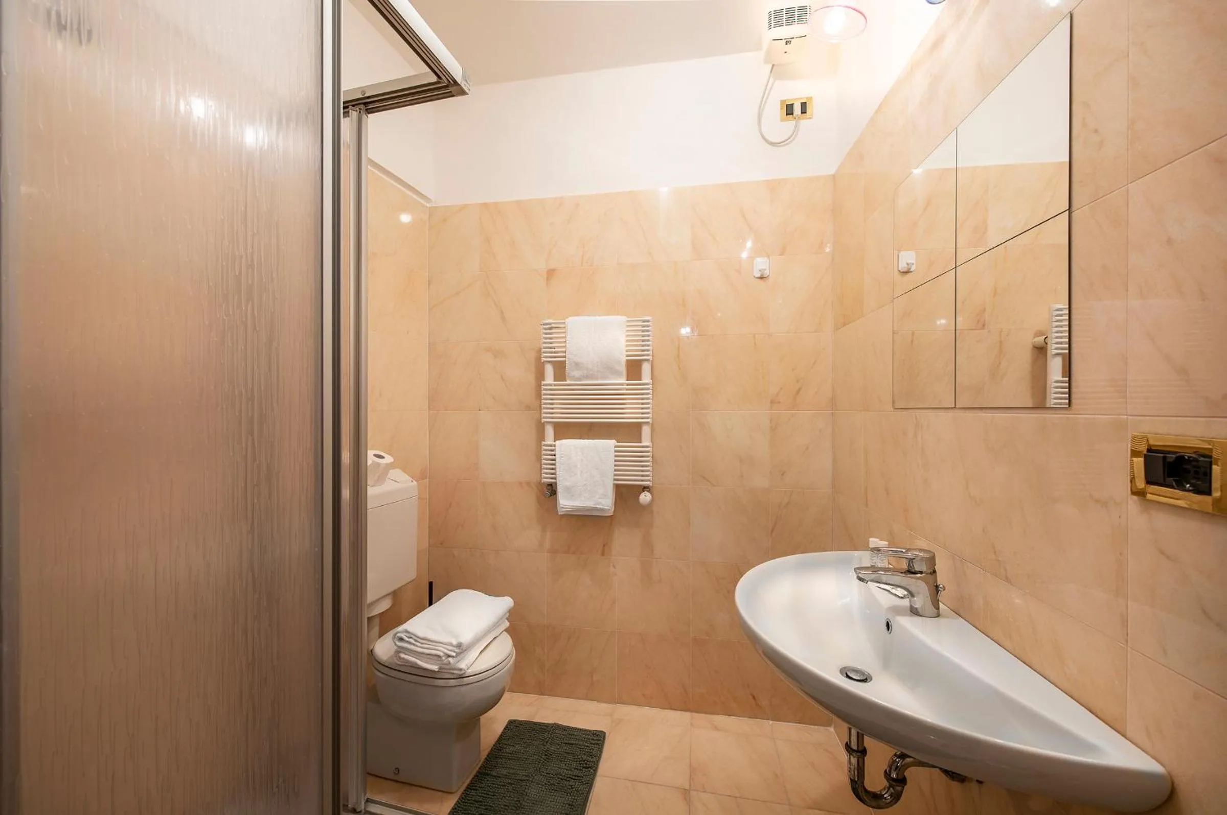 Bathroom in Anzolo Palace - Rooms & Apartments