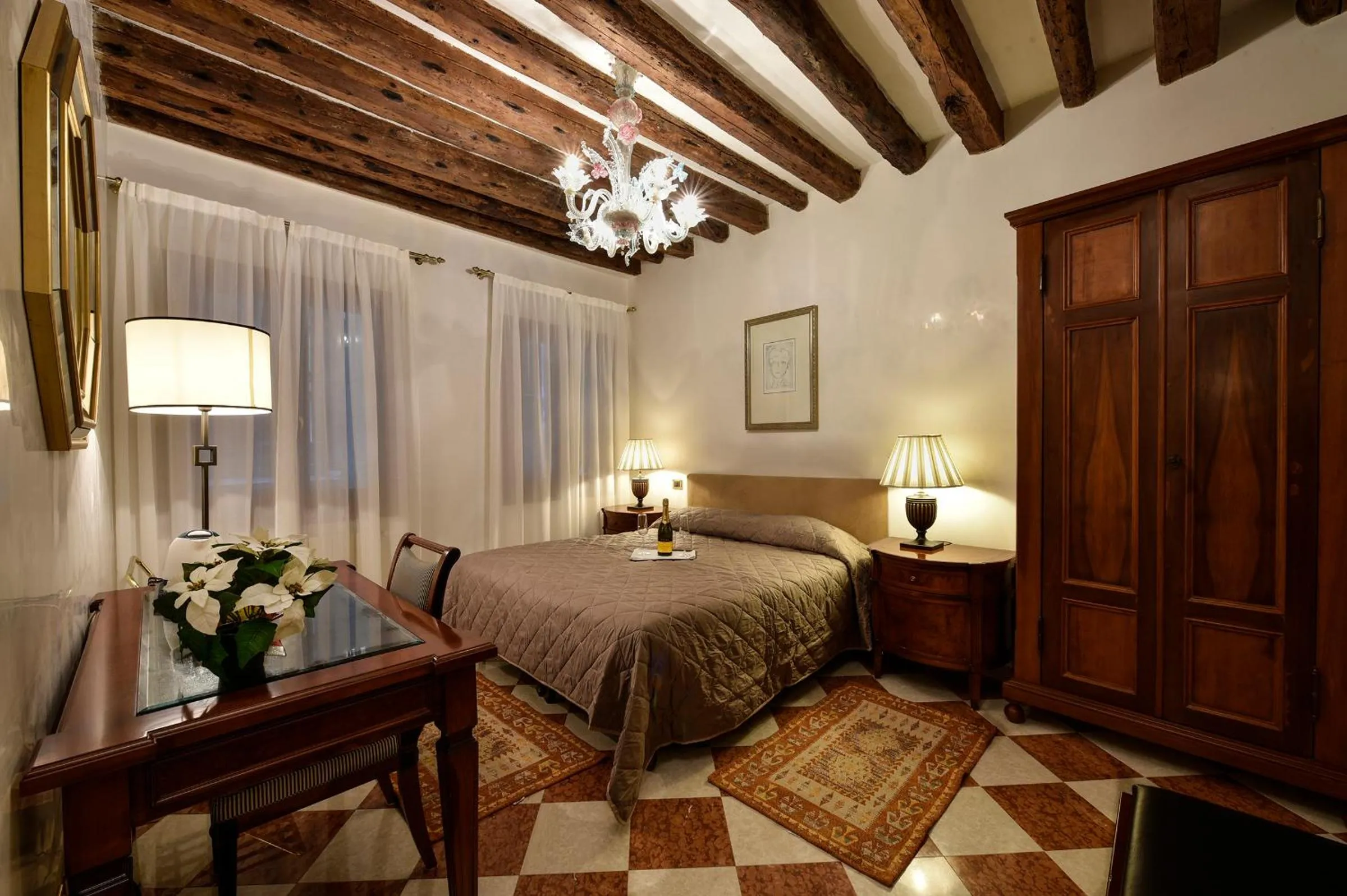Bedroom, Bed in Anzolo Palace - Rooms & Apartments
