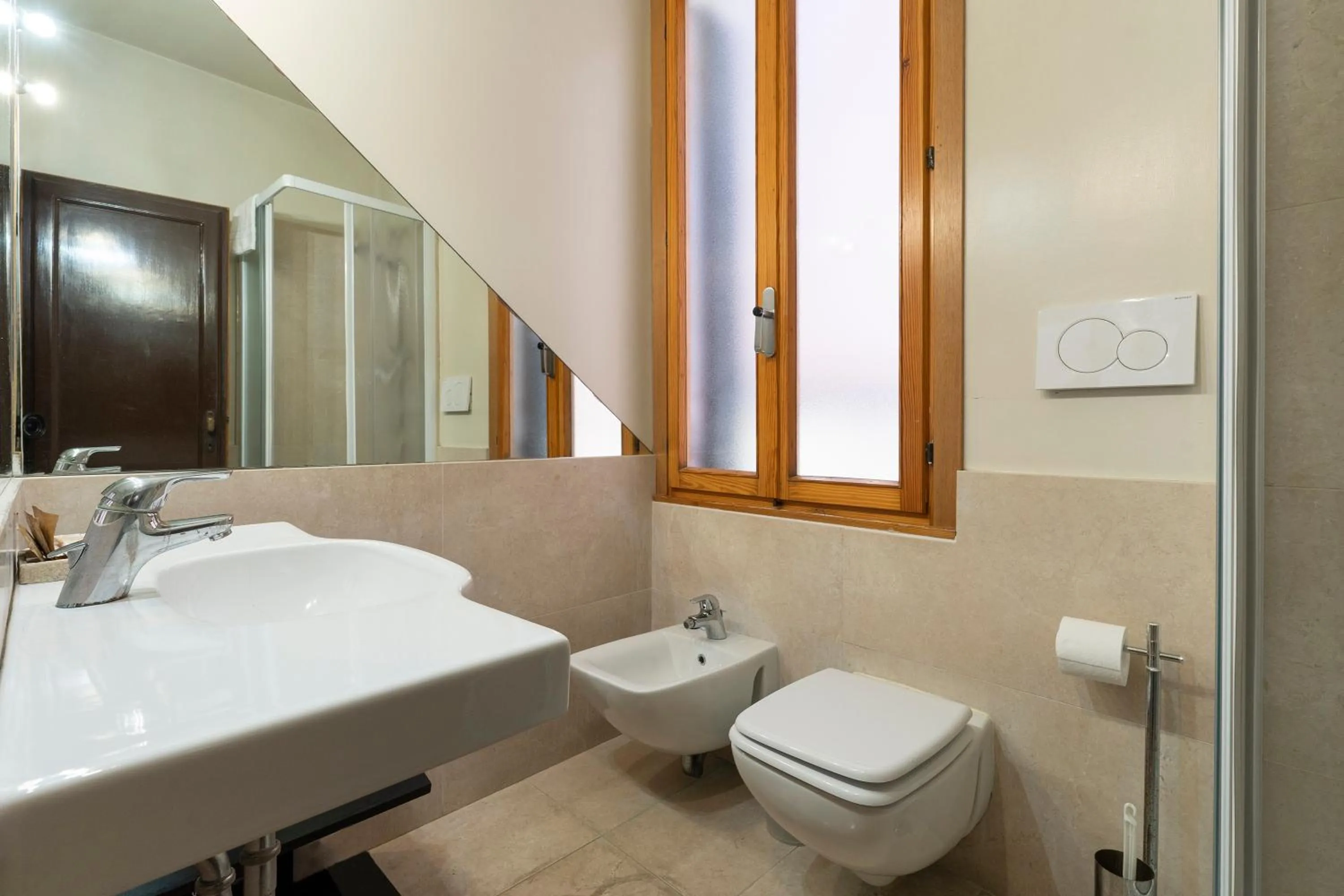 Toilet in Anzolo Palace - Rooms & Apartments