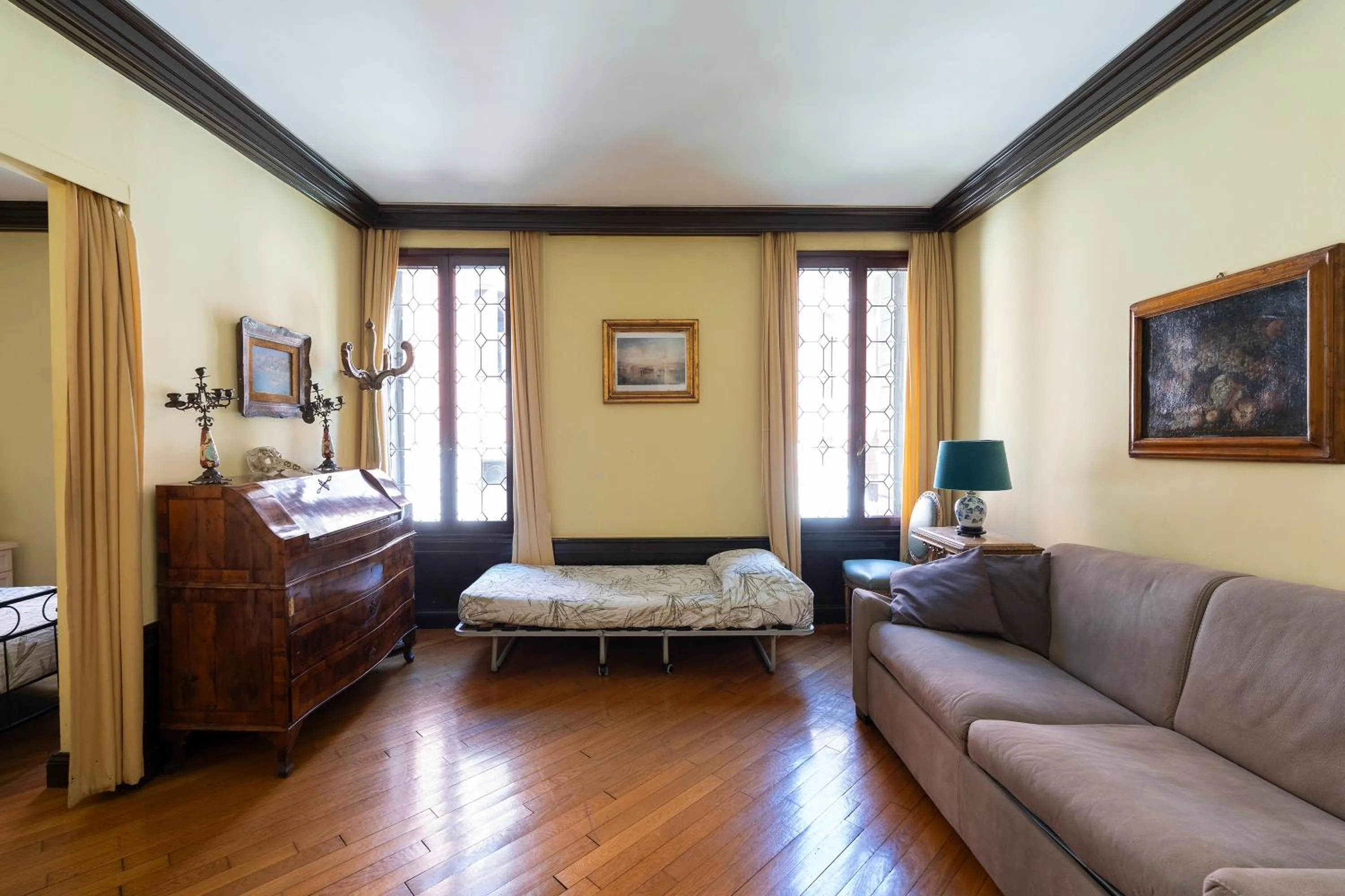 Living room, Bed in Anzolo Palace - Rooms & Apartments