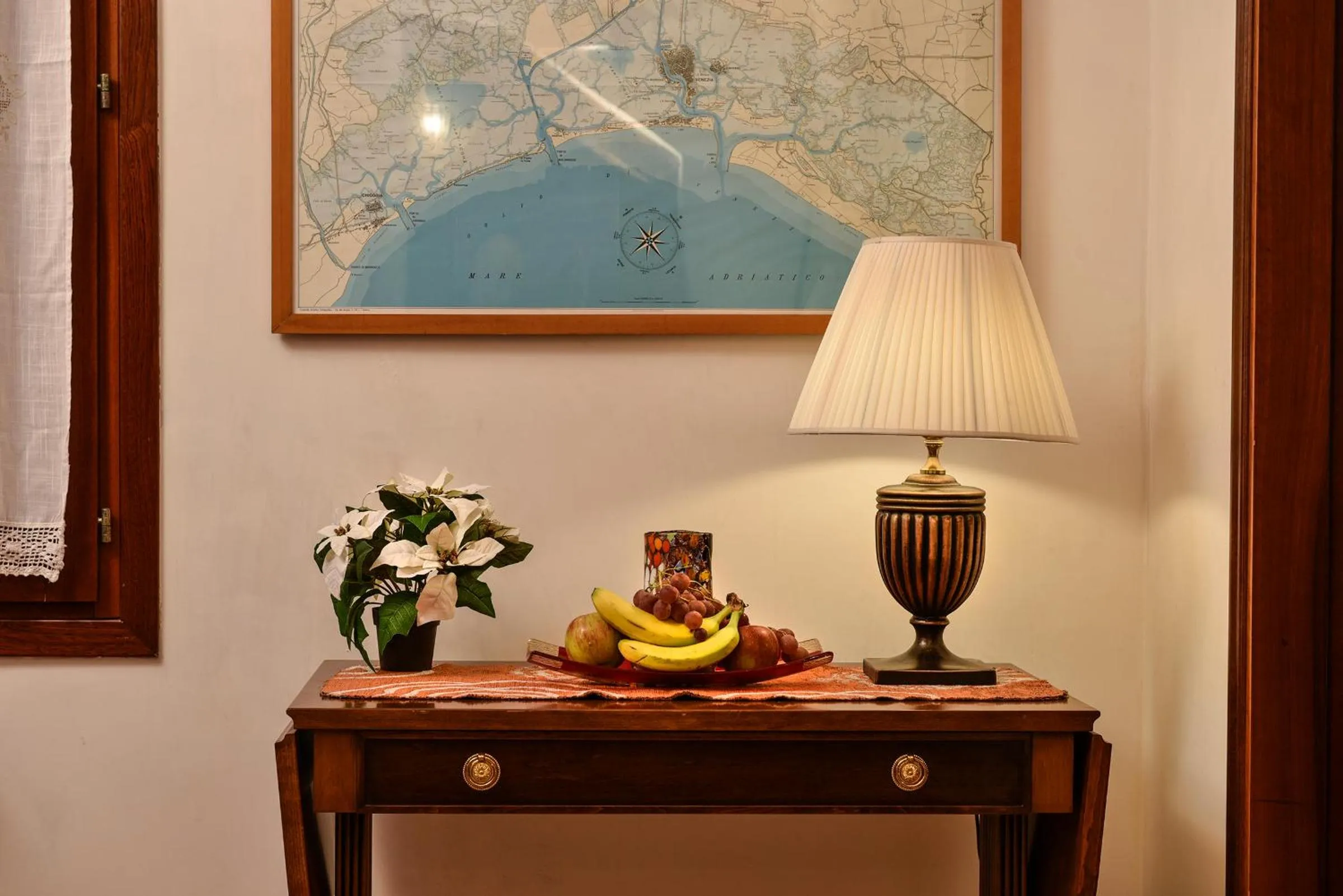 Decorative detail in Anzolo Palace - Rooms & Apartments