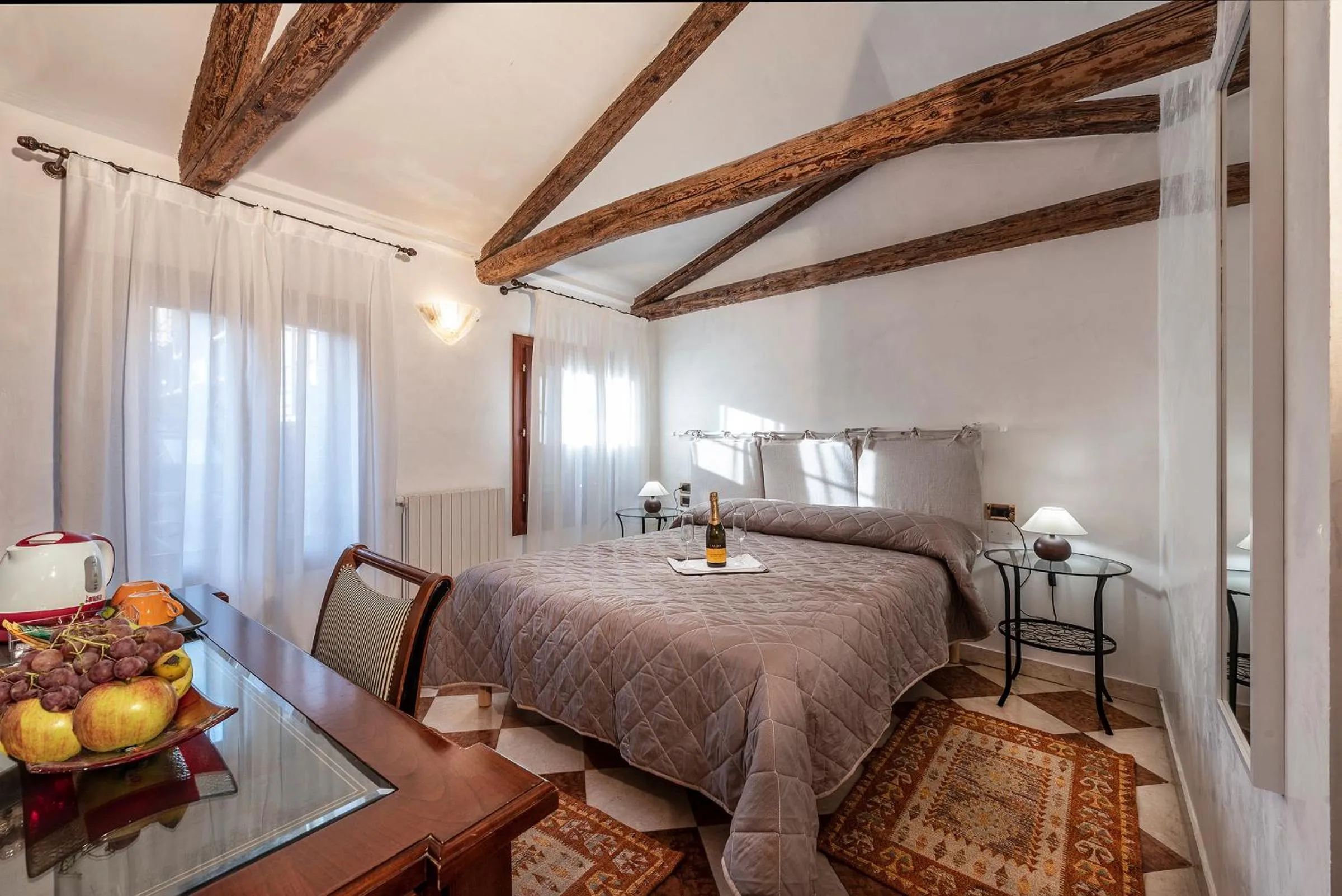 Bedroom, Bed in Anzolo Palace - Rooms & Apartments