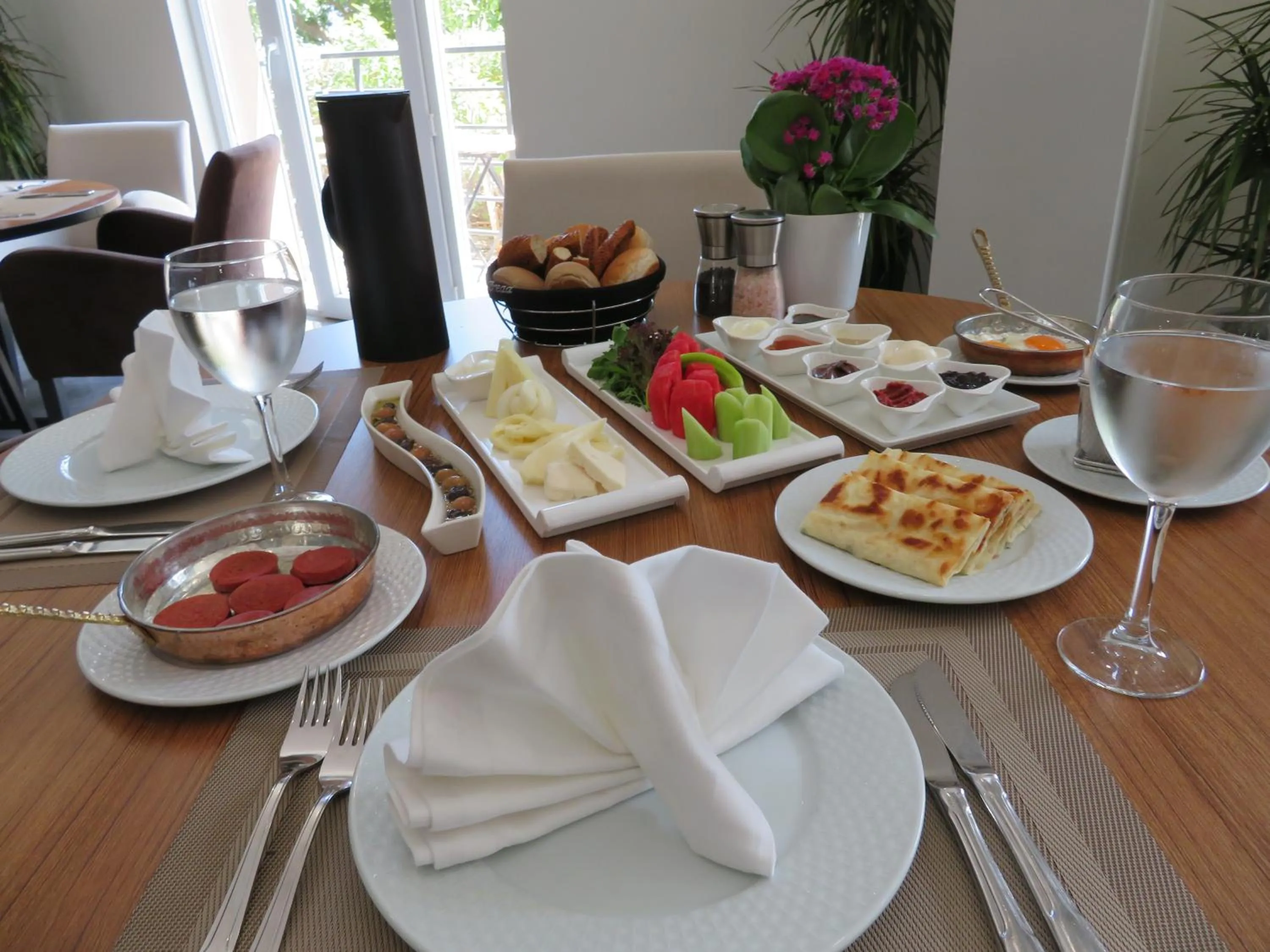 Food and drinks in Hotel Sun