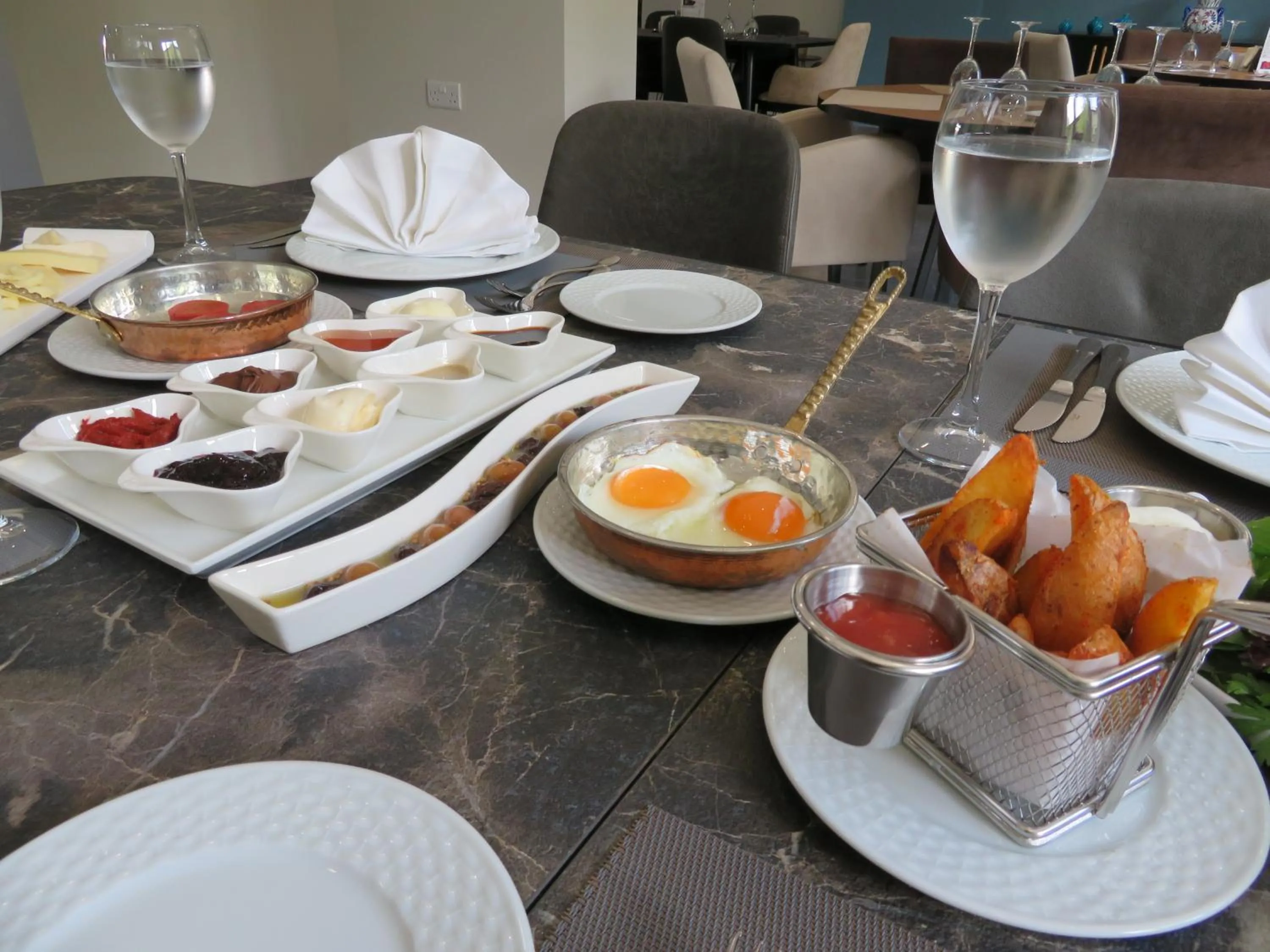 Food and drinks in Hotel Sun