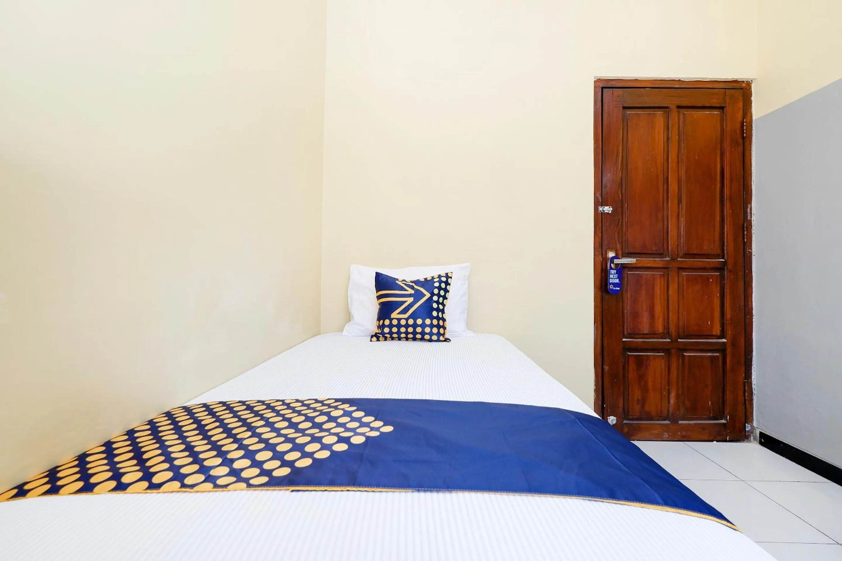 Bedroom, Bed in Hotel O Solo Point Guest House Syariah