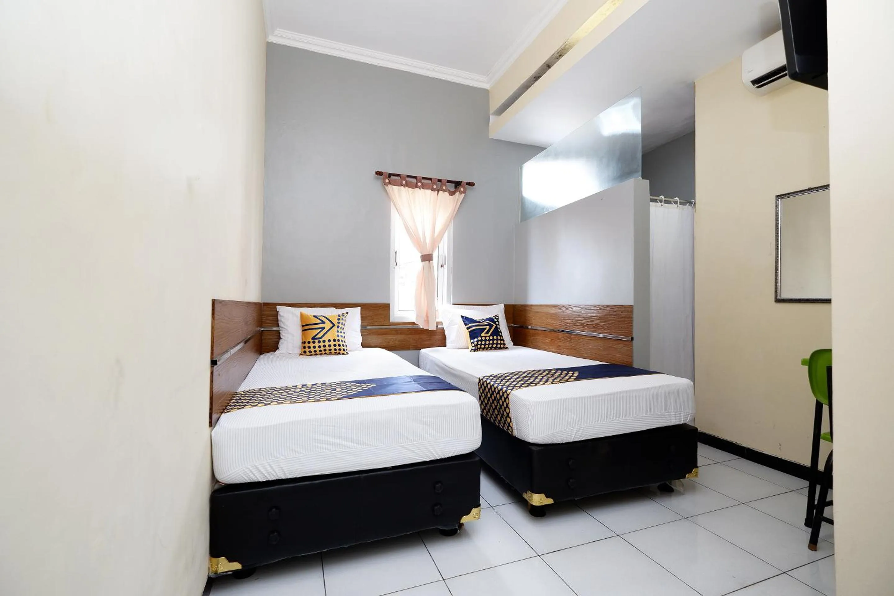 Bedroom, Bed in Hotel O Solo Point Guest House Syariah