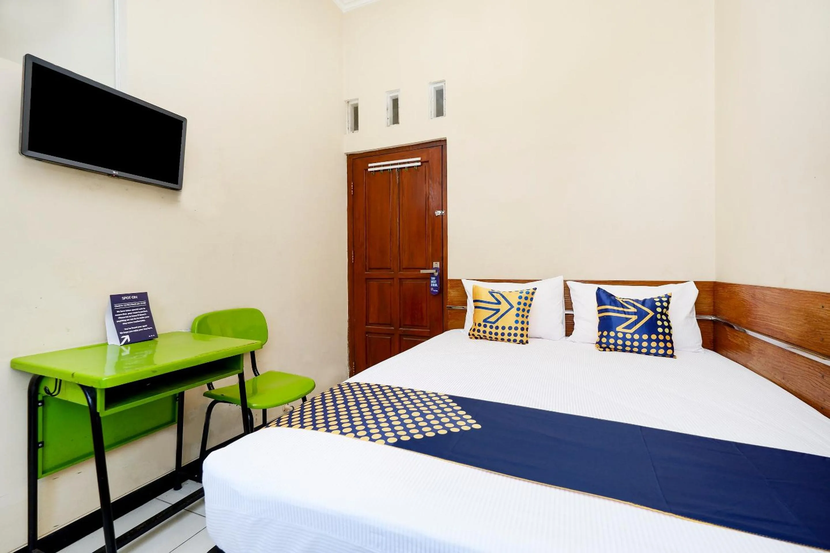 Bedroom, Bed in Hotel O Solo Point Guest House Syariah