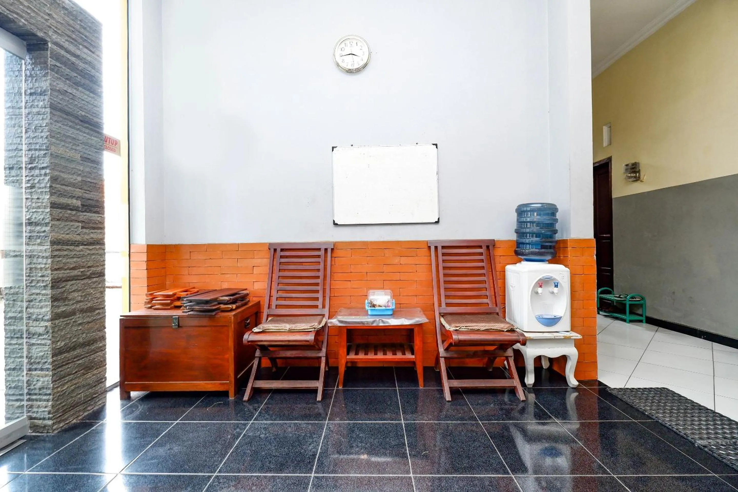Lobby or reception in Hotel O Solo Point Guest House Syariah