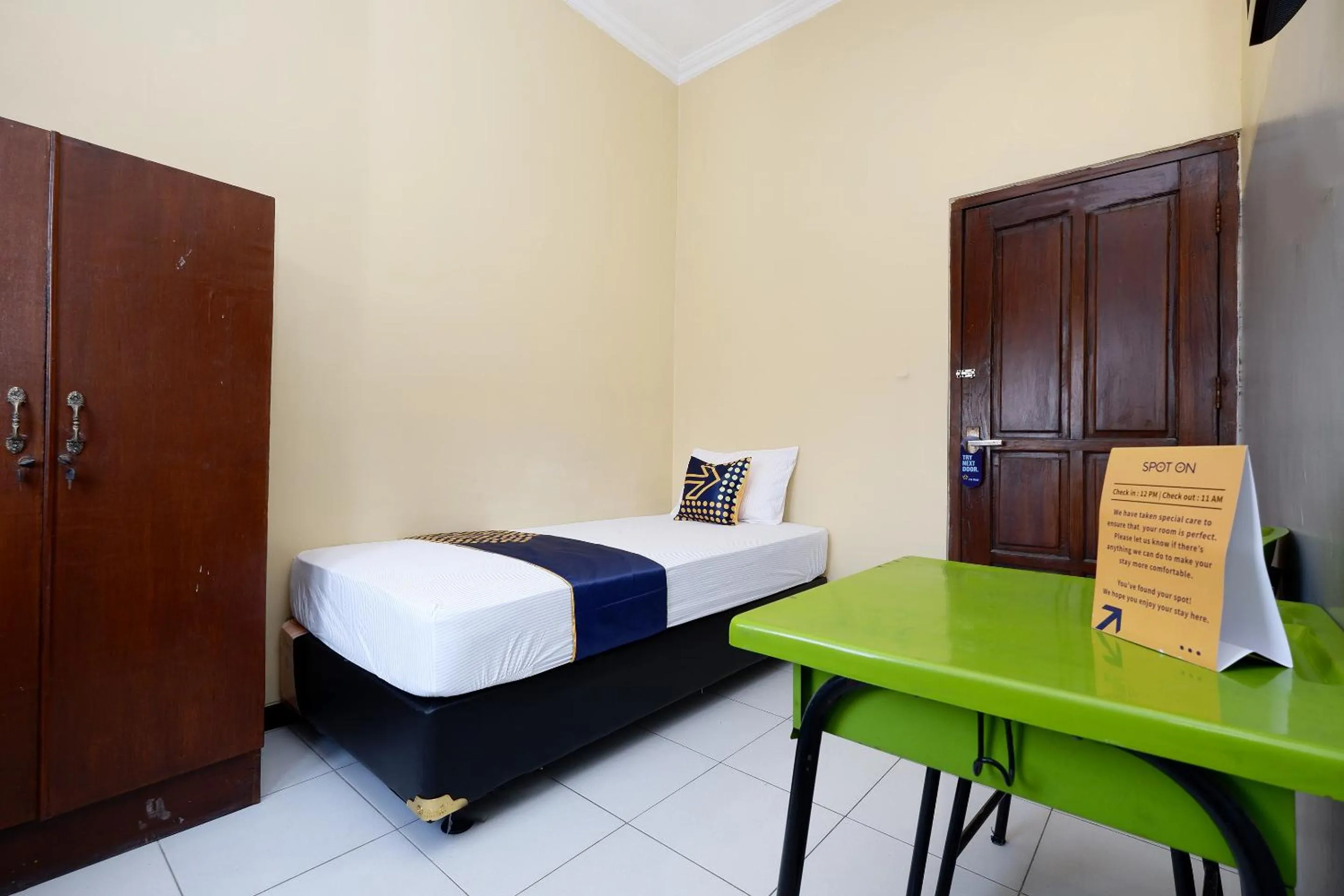 Bedroom, Bed in Hotel O Solo Point Guest House Syariah