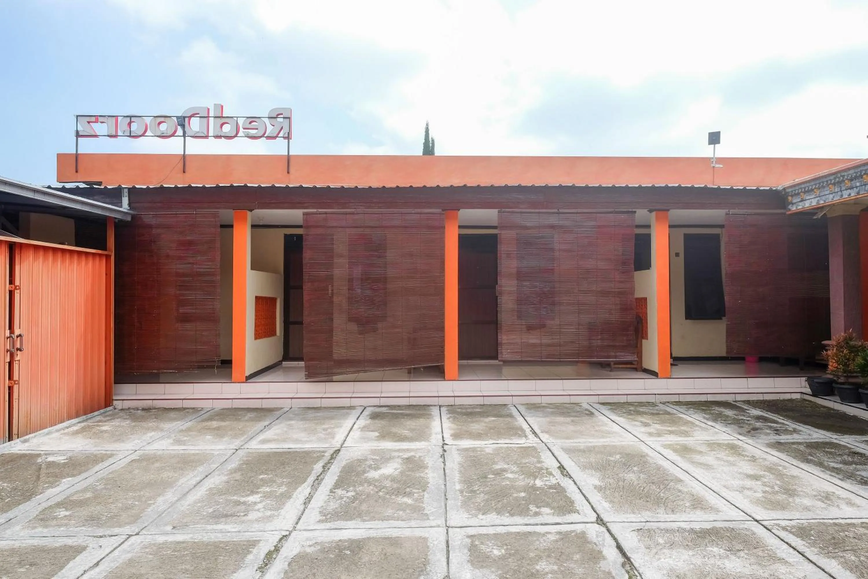 Property building in RedDoorz near Candi Sukuh Karanganyar