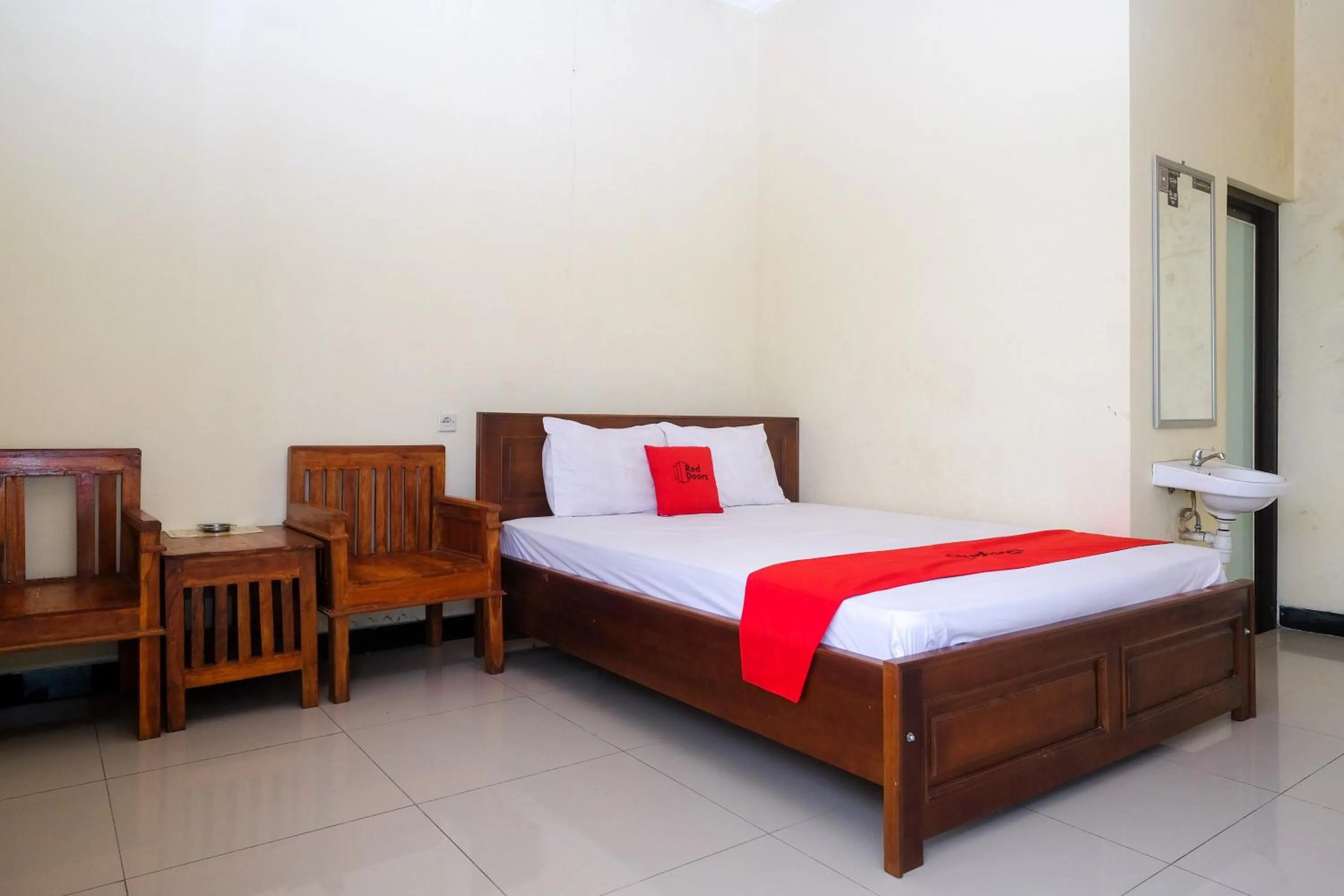 Bed in RedDoorz near Candi Sukuh Karanganyar