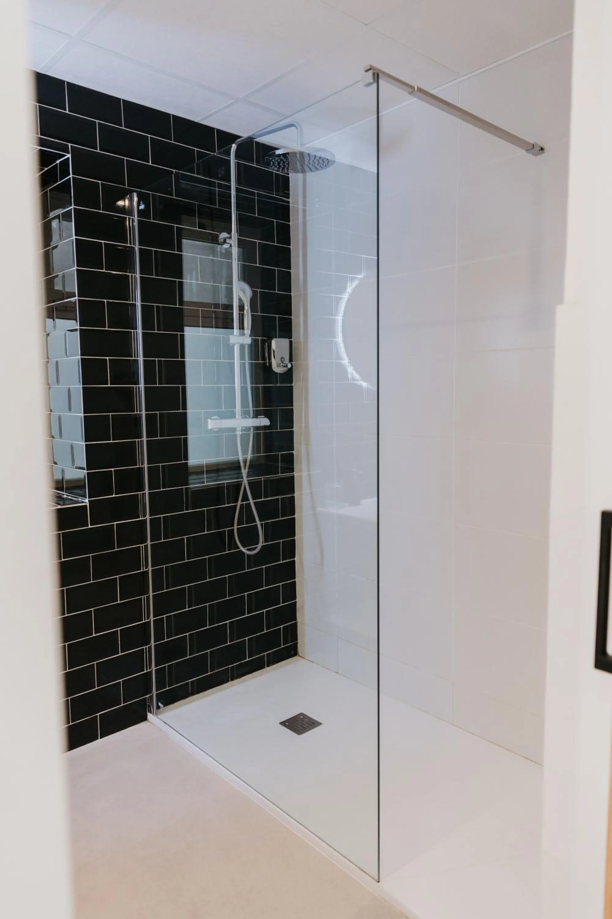 Shower in Hulot B&B Valencia