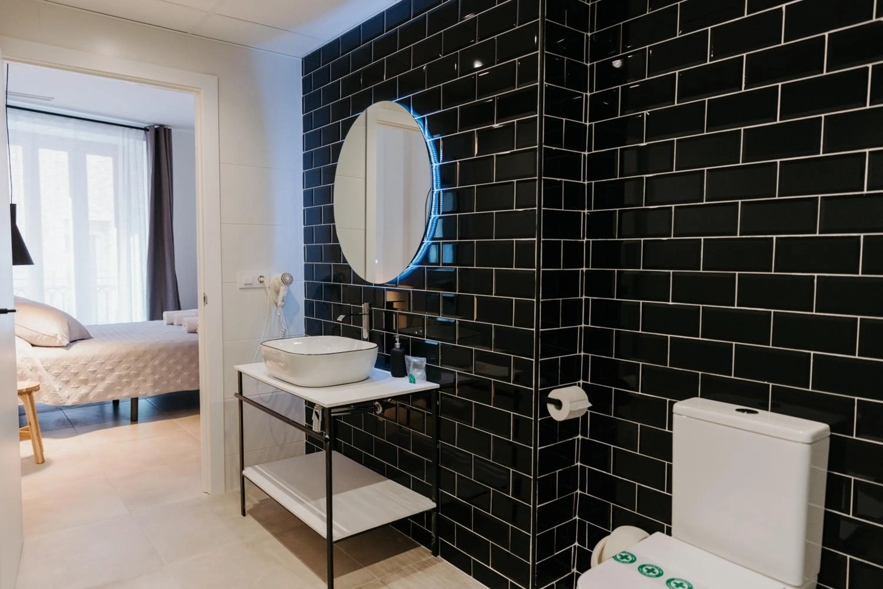 Bathroom, Bed in Hulot B&B Valencia