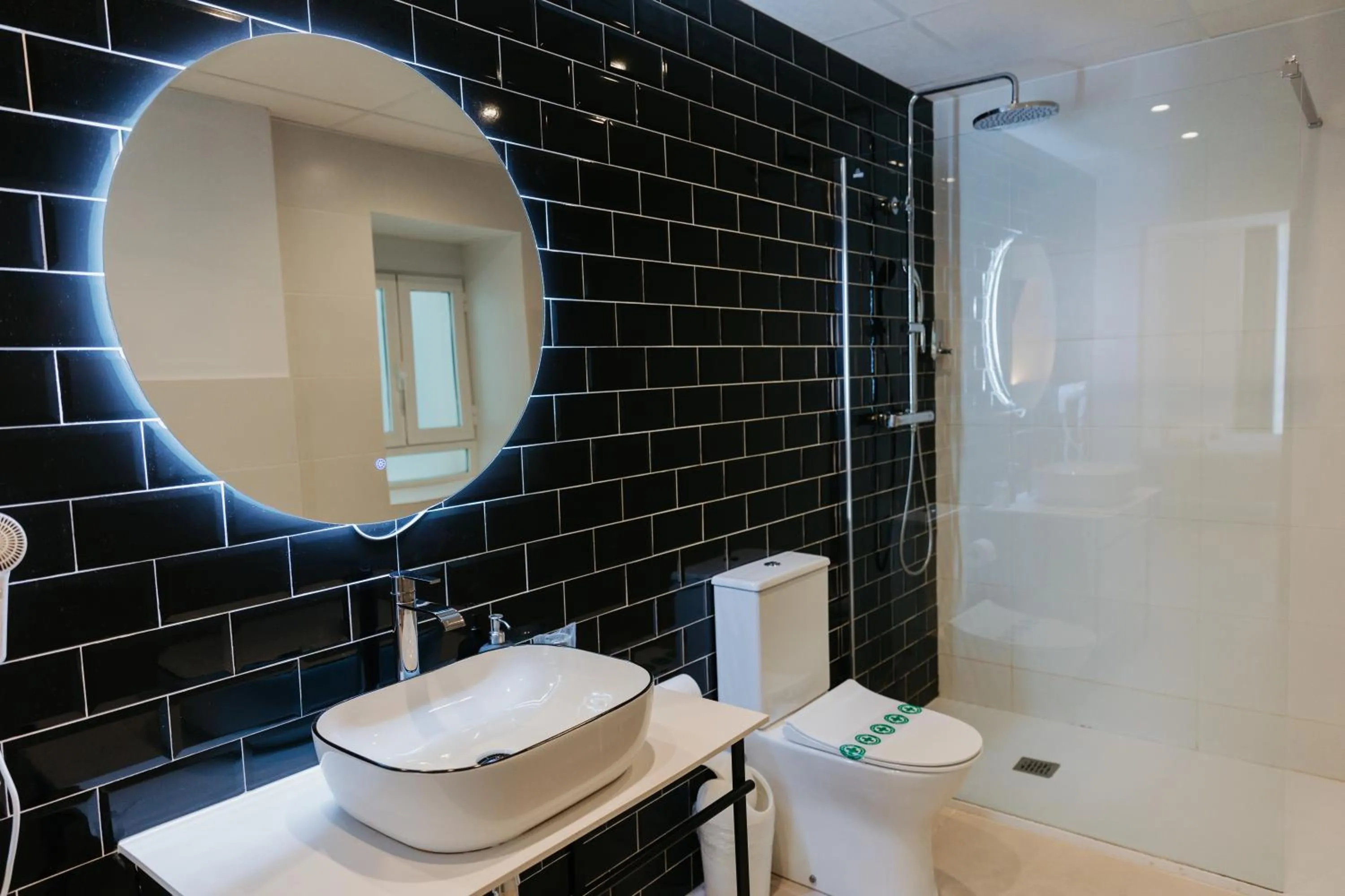 Shower in Hulot B&B Valencia