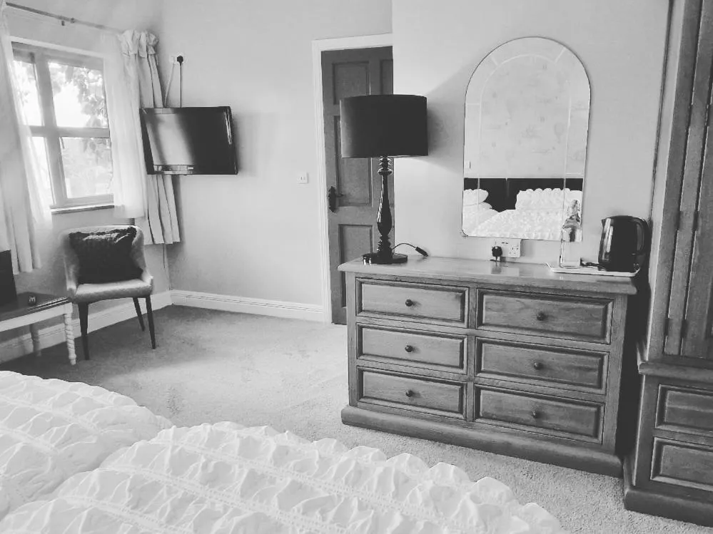 Bed in Church View House F56H977