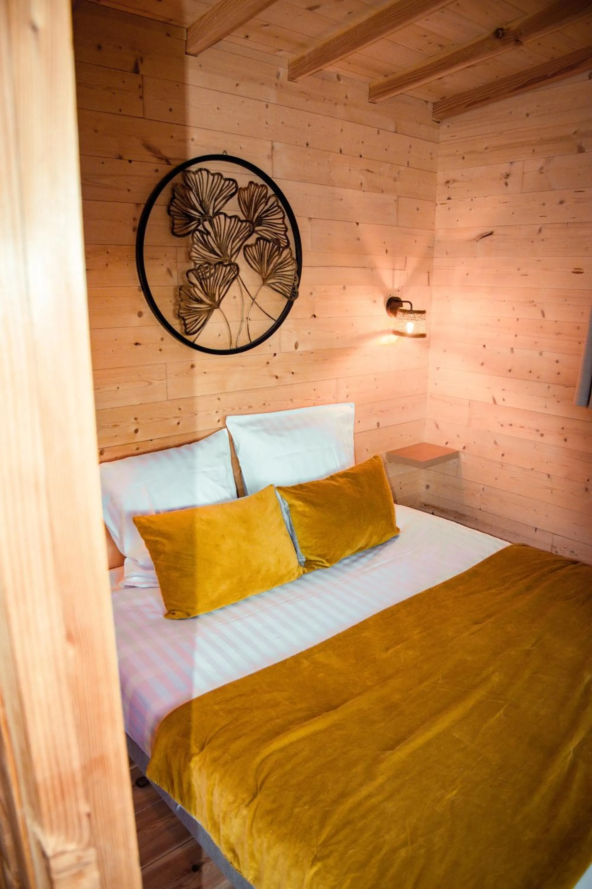 Bedroom, Bed in Les Lodges de la ViaRhôna / cabane-spa