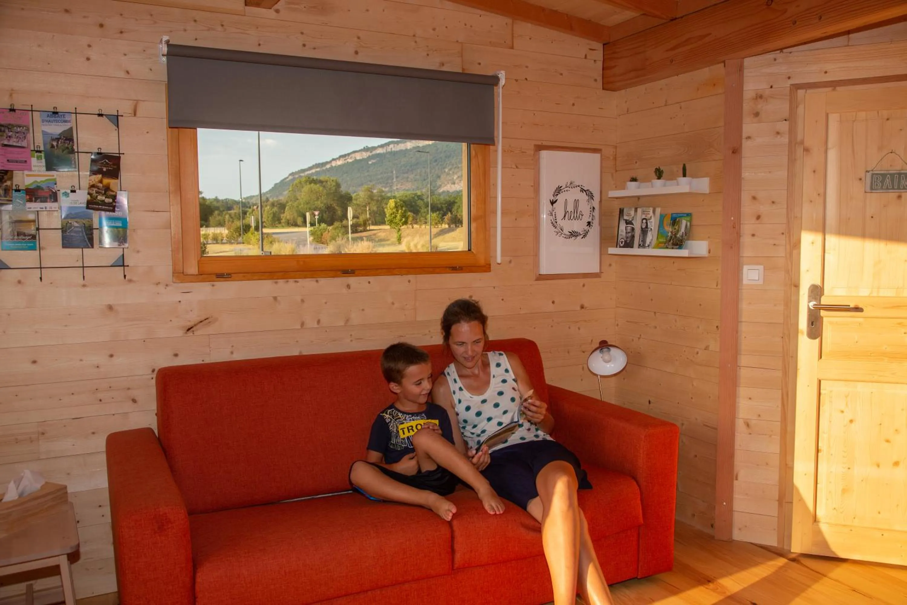 Living room in Les Lodges de la ViaRhôna / cabane-spa