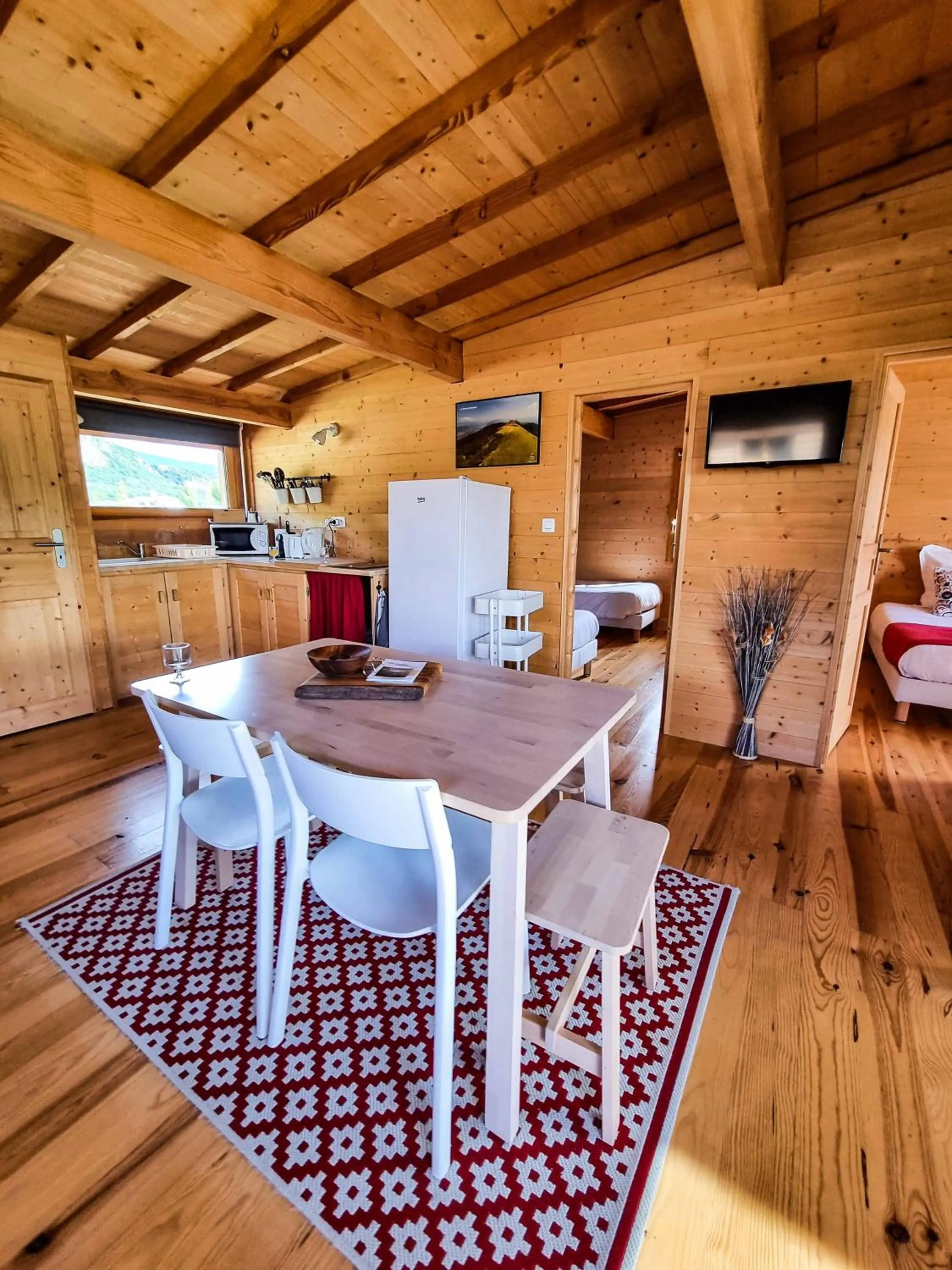 kitchen in Les Lodges de la ViaRhôna / cabane-spa