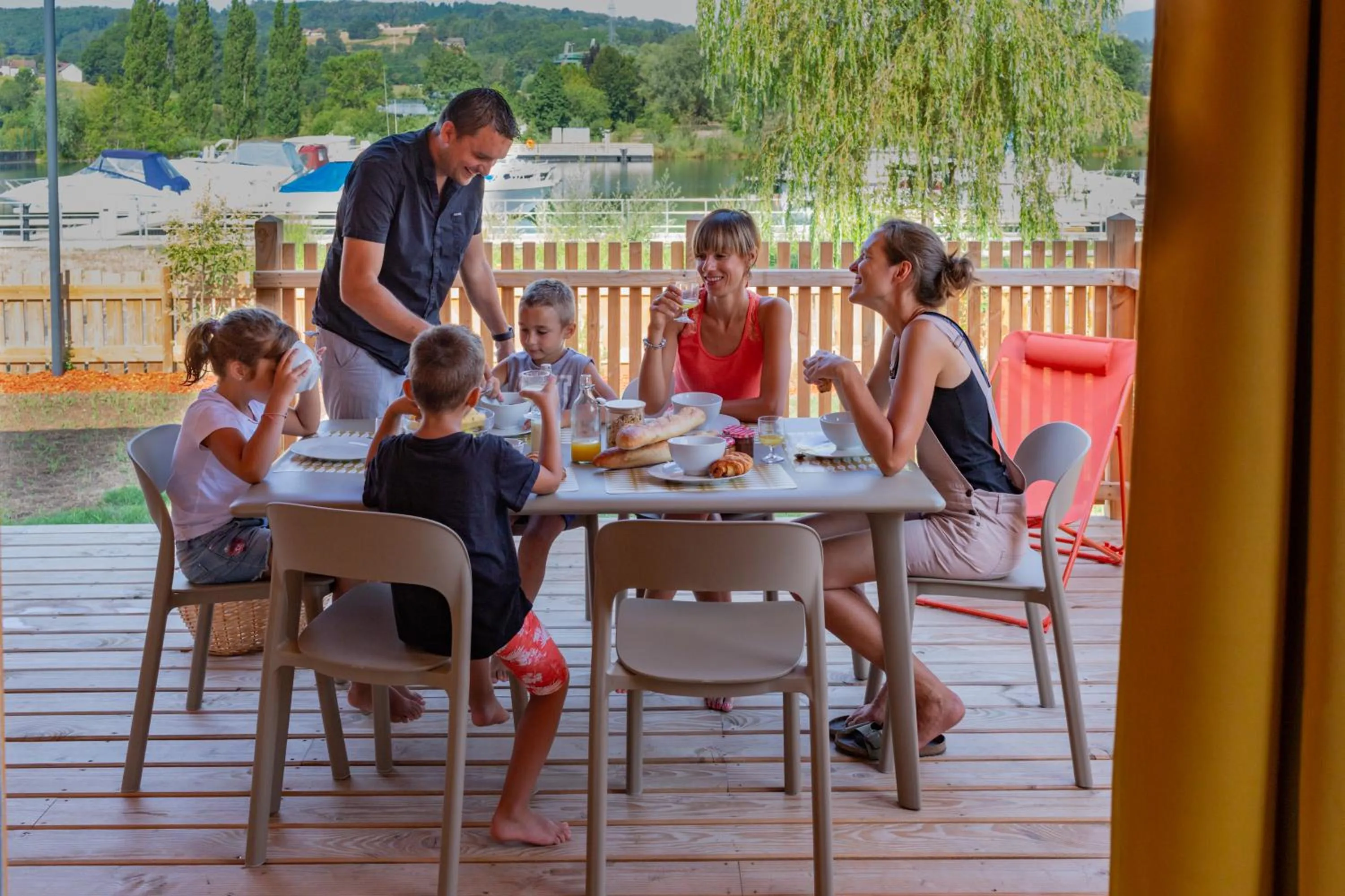 Patio in Les Lodges de la ViaRhôna / cabane-spa