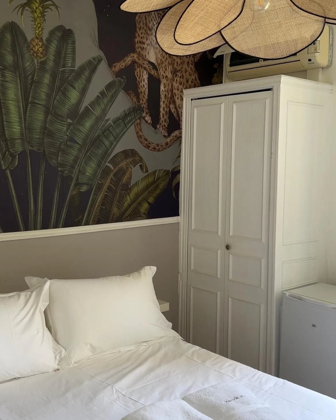 Bed in Hôtel L'Escale Au Soleil