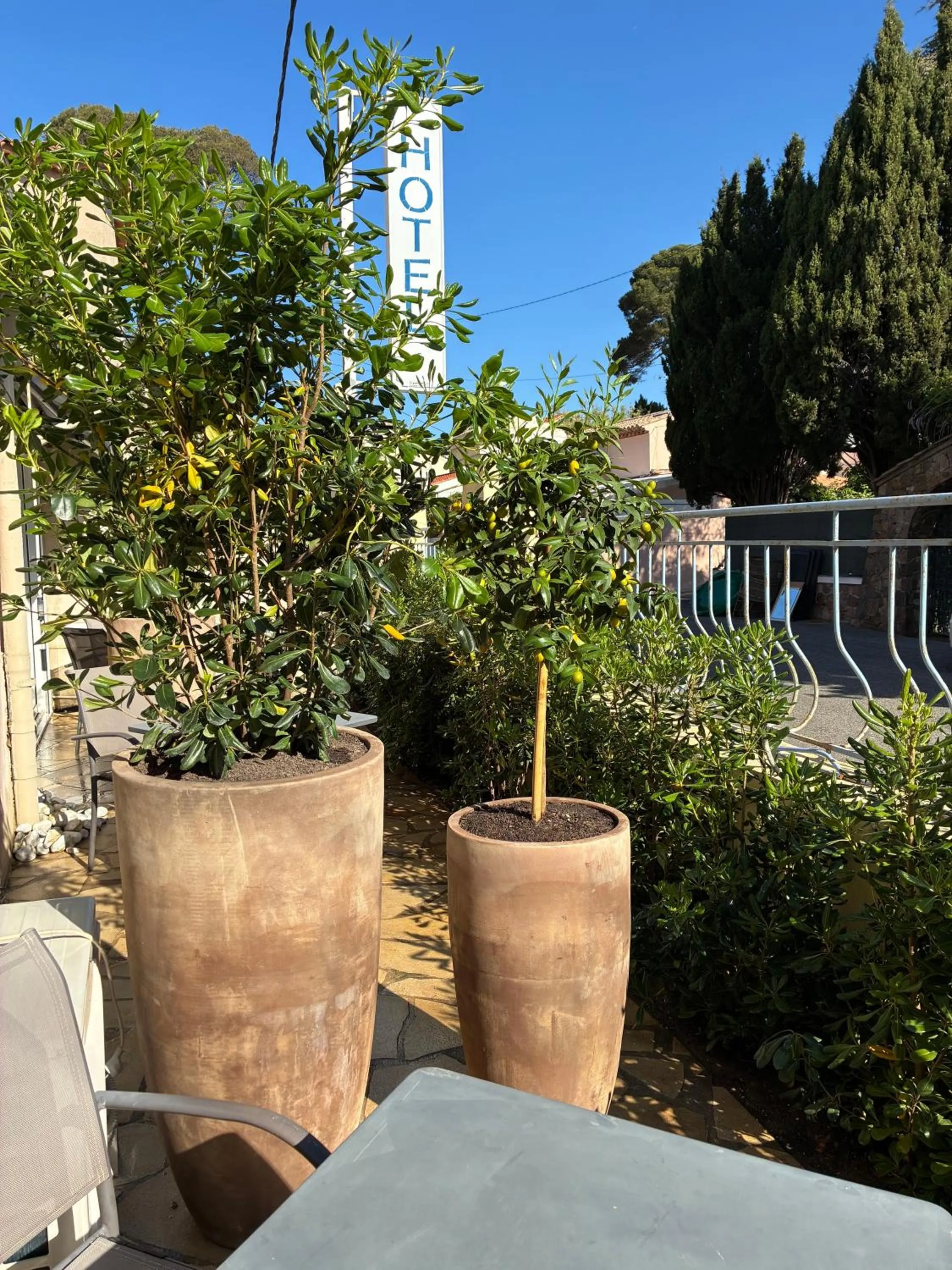 Patio in Hôtel L'Escale Au Soleil