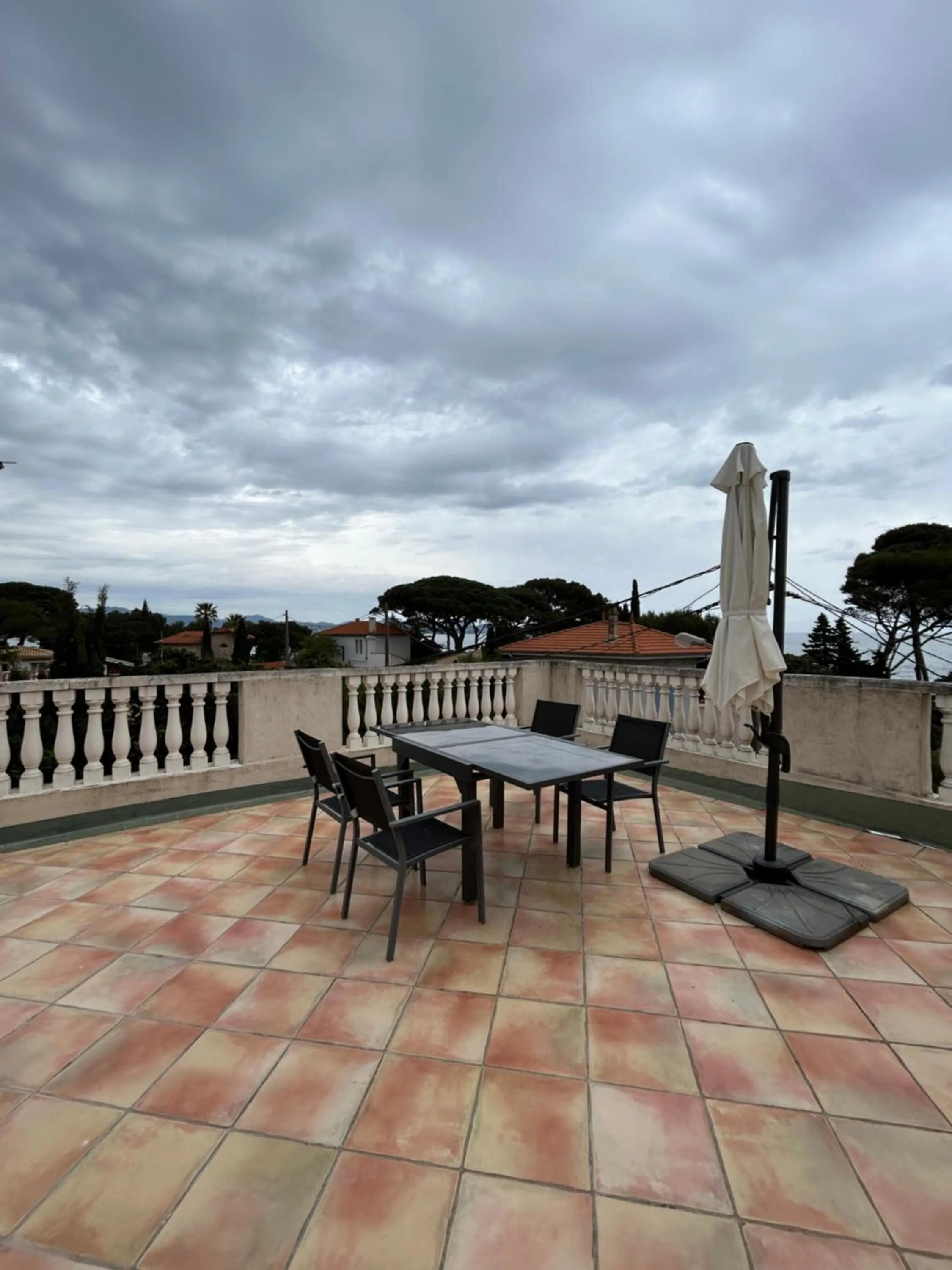 Patio in Hôtel L'Escale Au Soleil