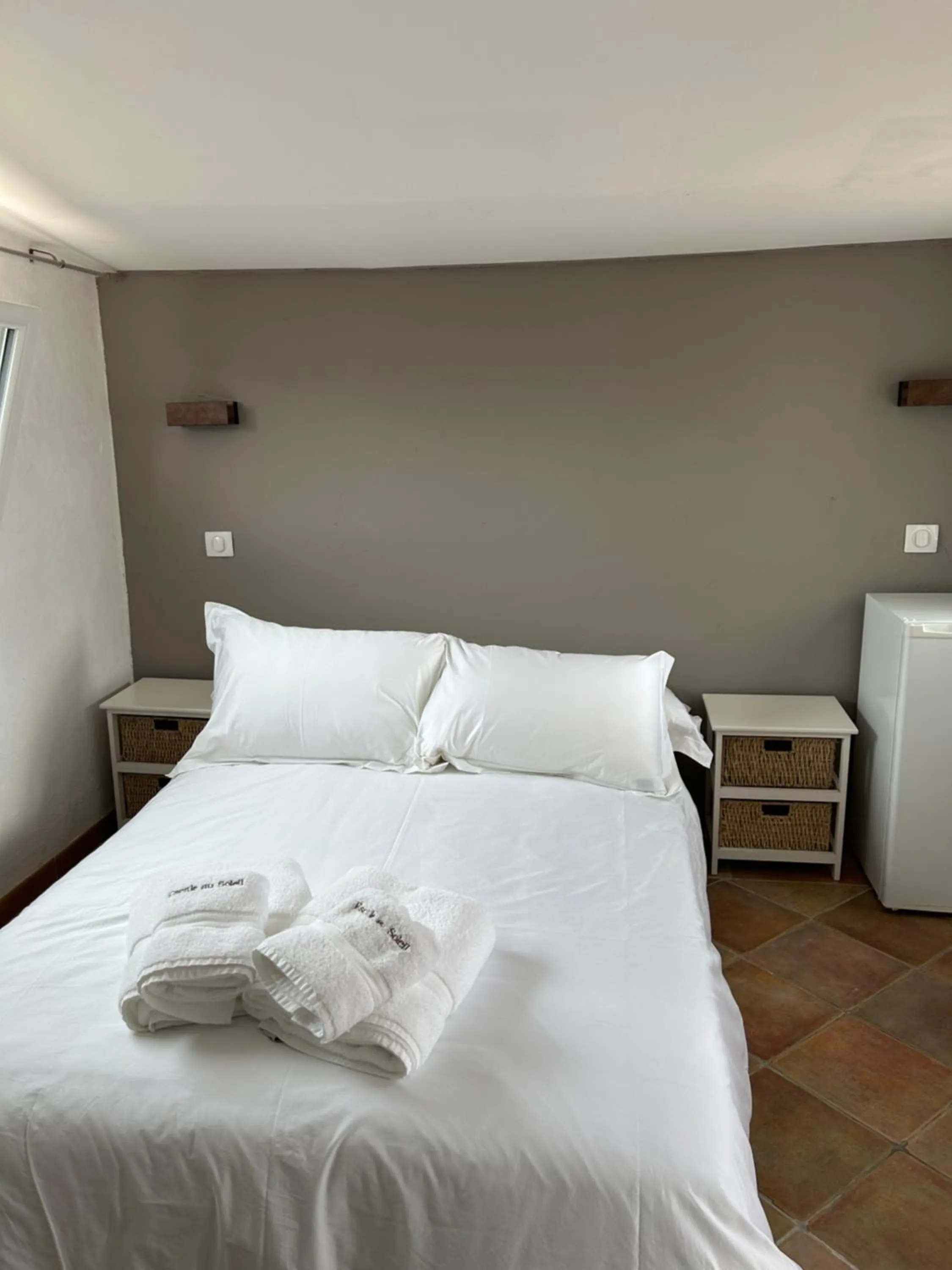 Bed in Hôtel L'Escale Au Soleil