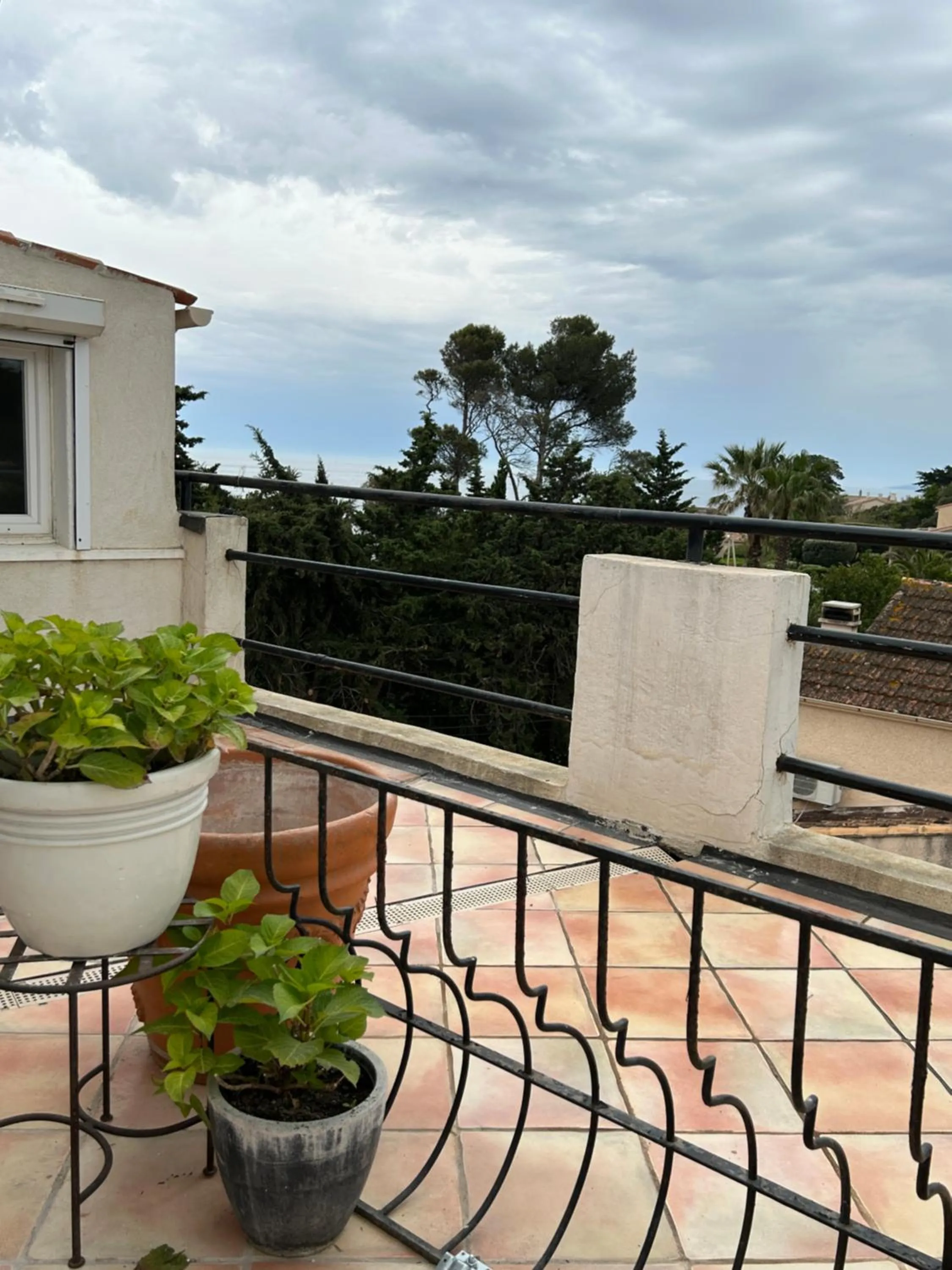 Patio in Hôtel L'Escale Au Soleil