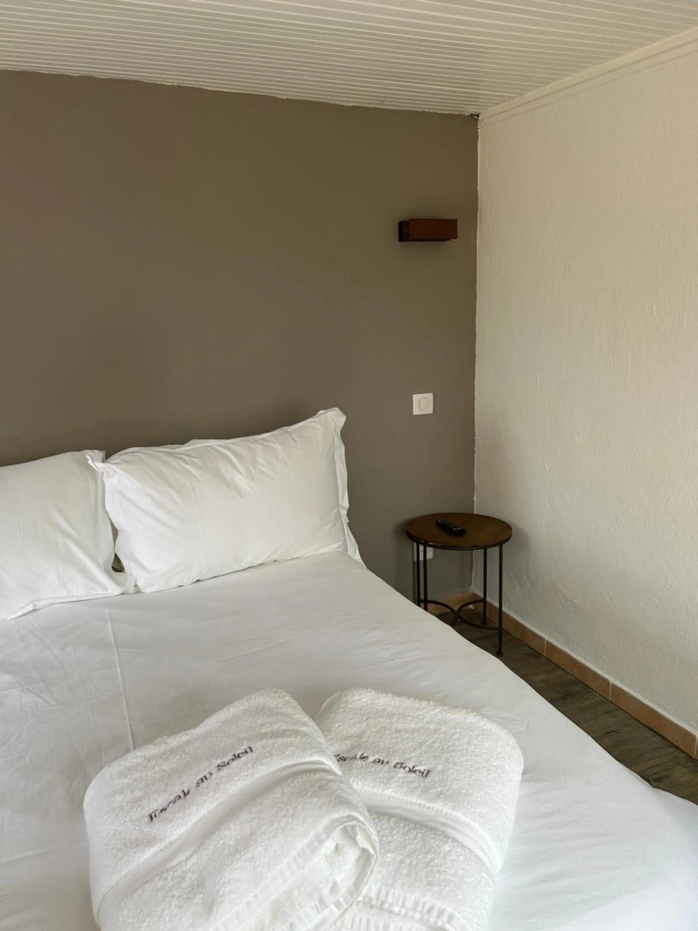 Bed in Hôtel L'Escale Au Soleil